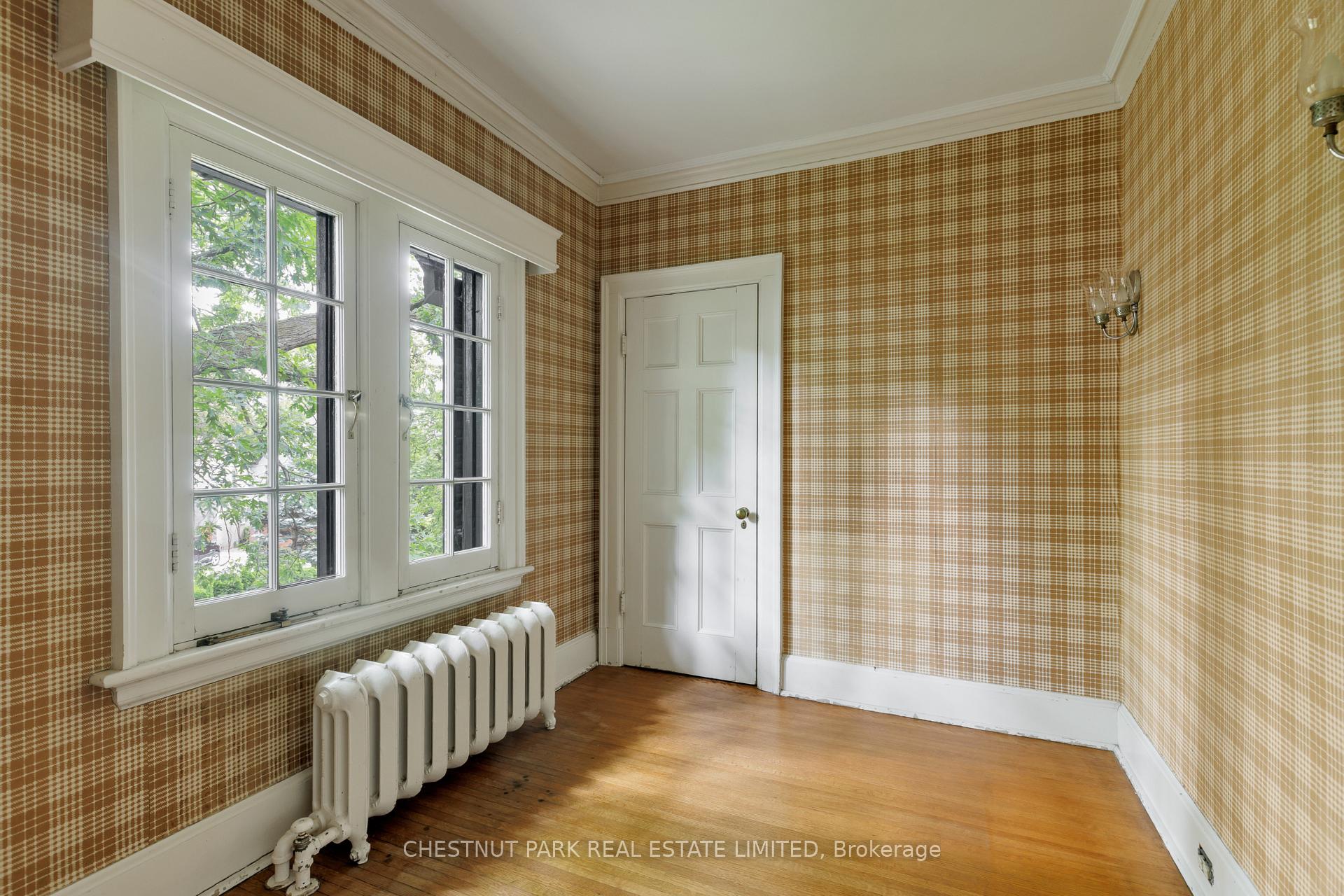 6 Bedroom Single Family Home/House's Image 16