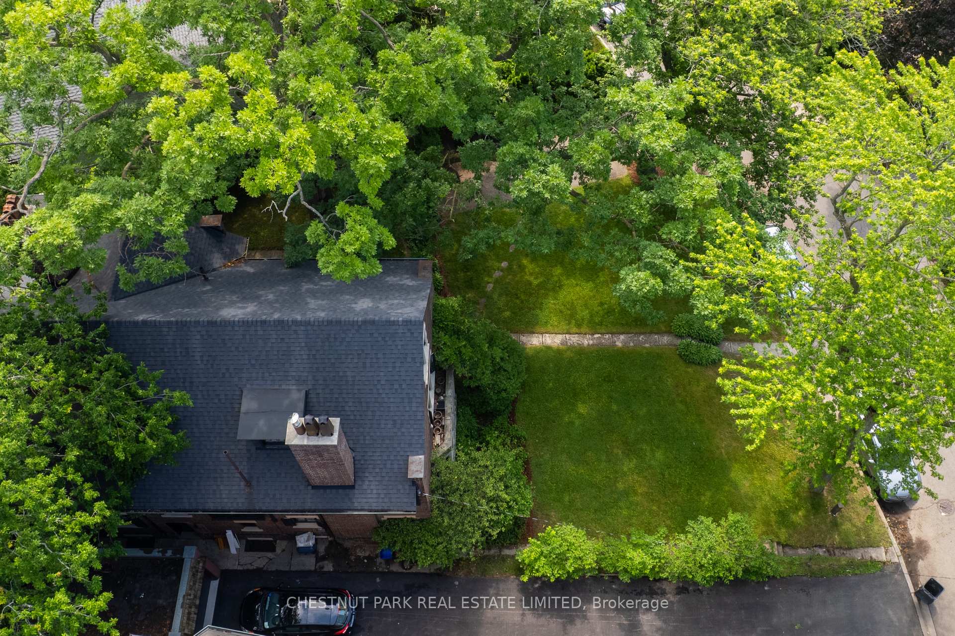 6 Bedroom Single Family Home/House's Image 38