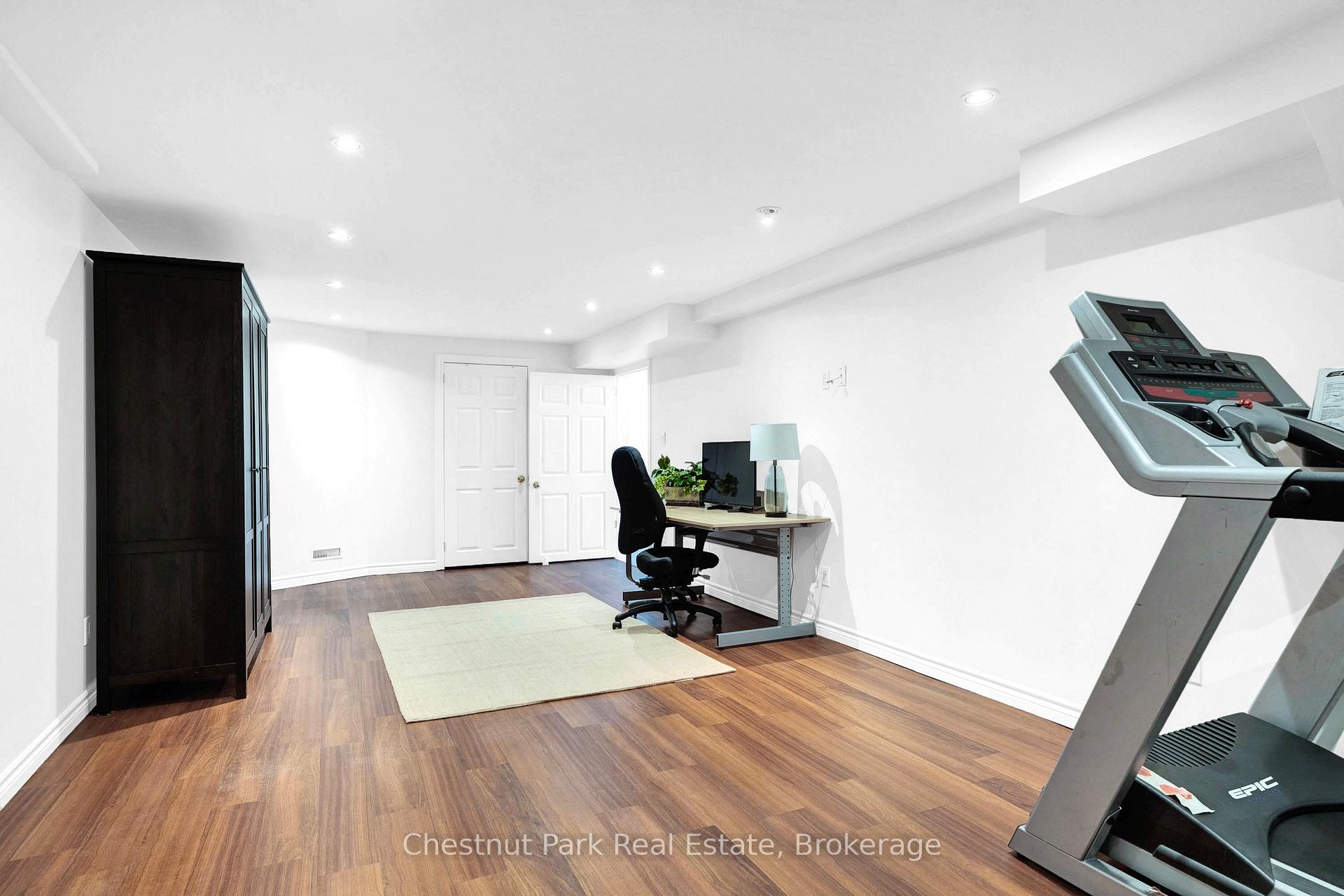 6 Bedroom Single Family Home/House's Image 22