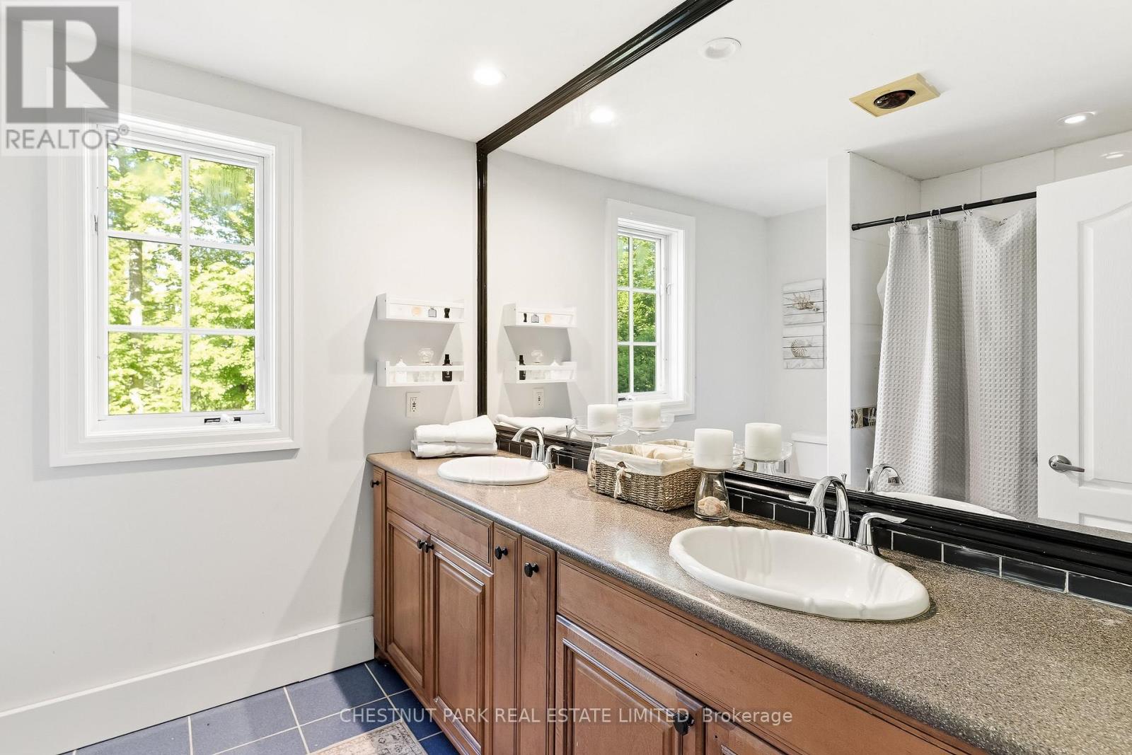 5 Bedroom Single Family Home/House's Image 28