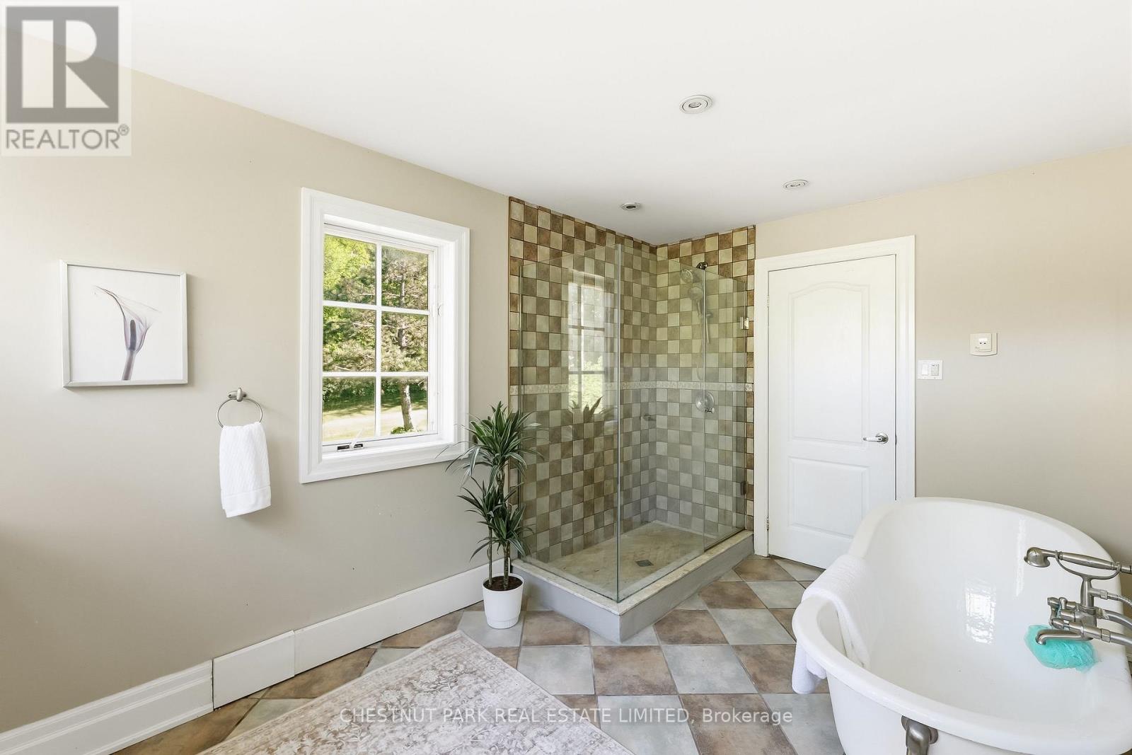 5 Bedroom Single Family Home/House's Image 25