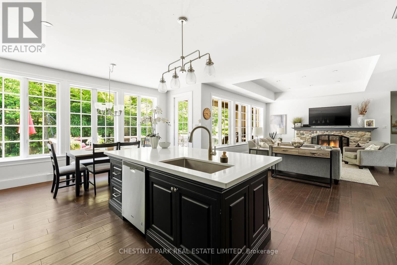 5 Bedroom Single Family Home/House's Image 10