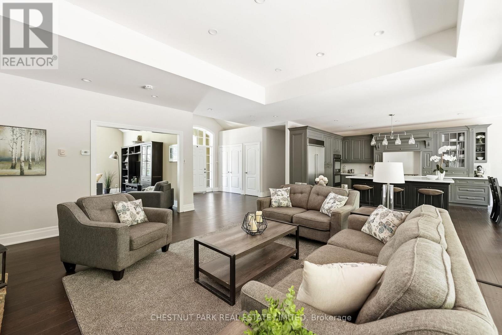 5 Bedroom Single Family Home/House's Image 7