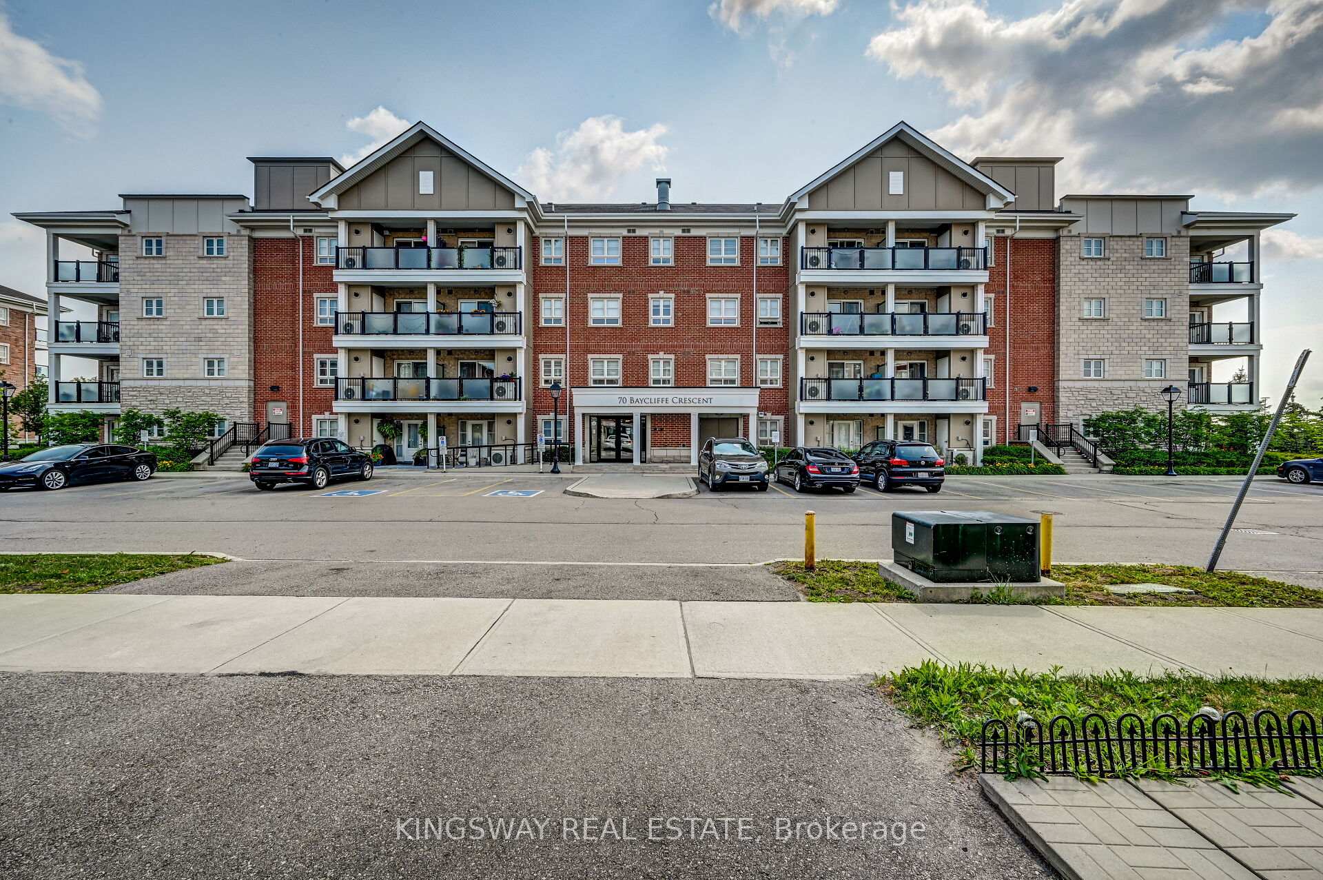 303 - 70 BAYCLCIFFE Crescent Brampton Ontario Canada Sale residential Iwona Rembacz Kingsway Real Estate Brokerage*