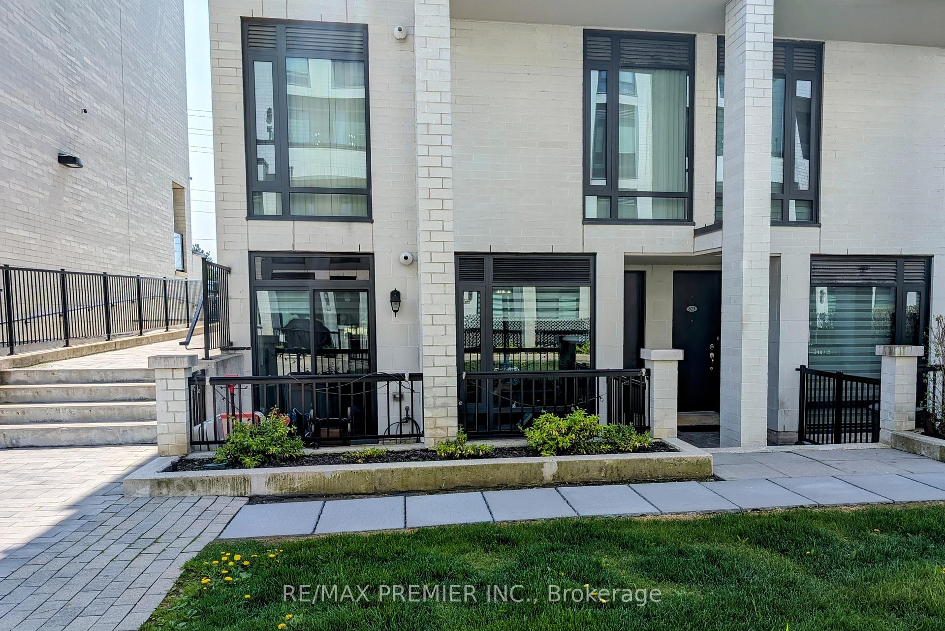 624 - 140 Widdicombe Hill Boulevard Toronto Ontario Canada Sale residential Tayyib Shariff RE/MAX PREMIER INC., Brokerage - Wilson Office *