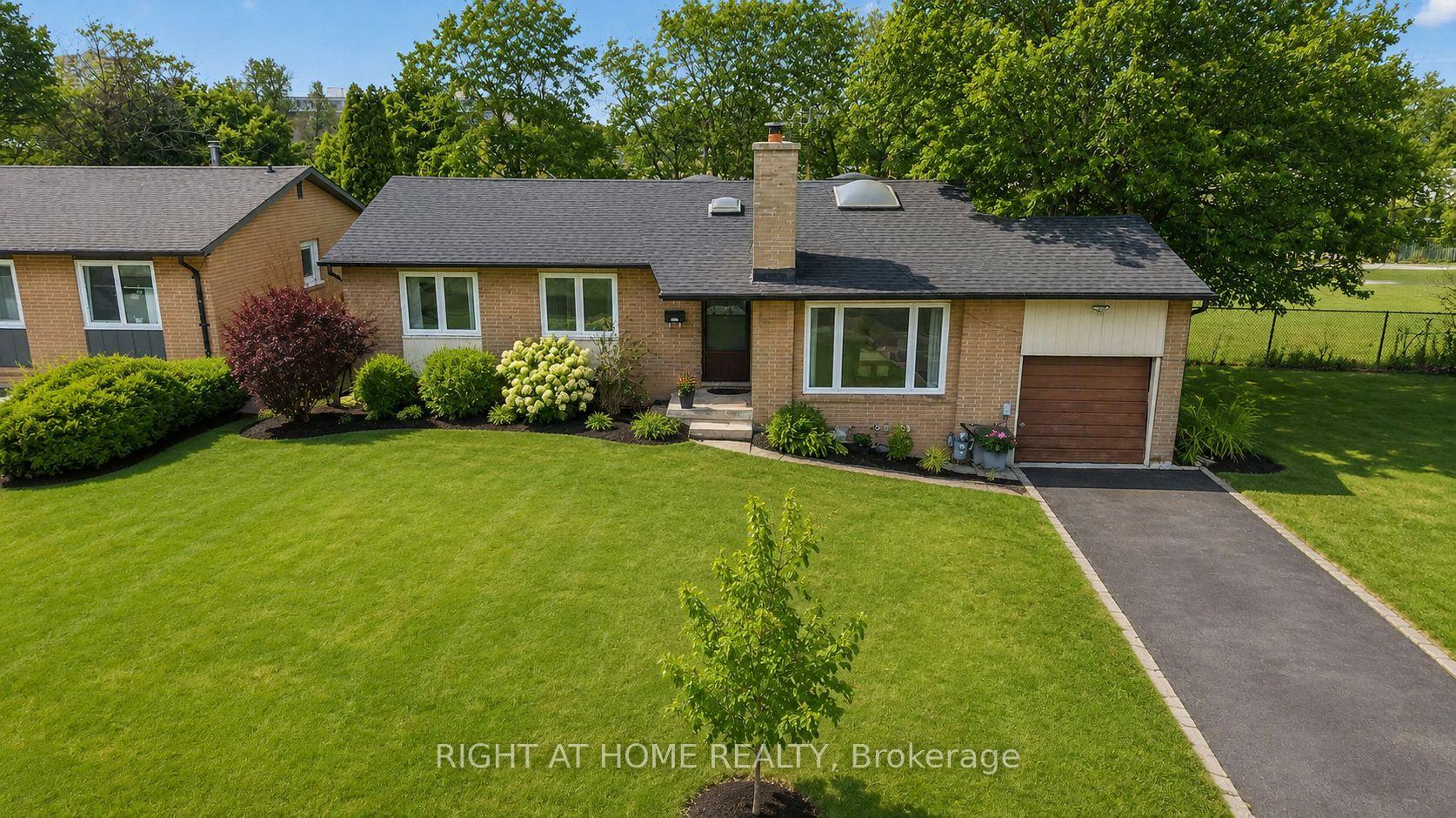 30 Ptarmigan Crescent Toronto Ontario Canada Rent residential Ruth-Ann Shallow Right at Home Realty, Brokerage*