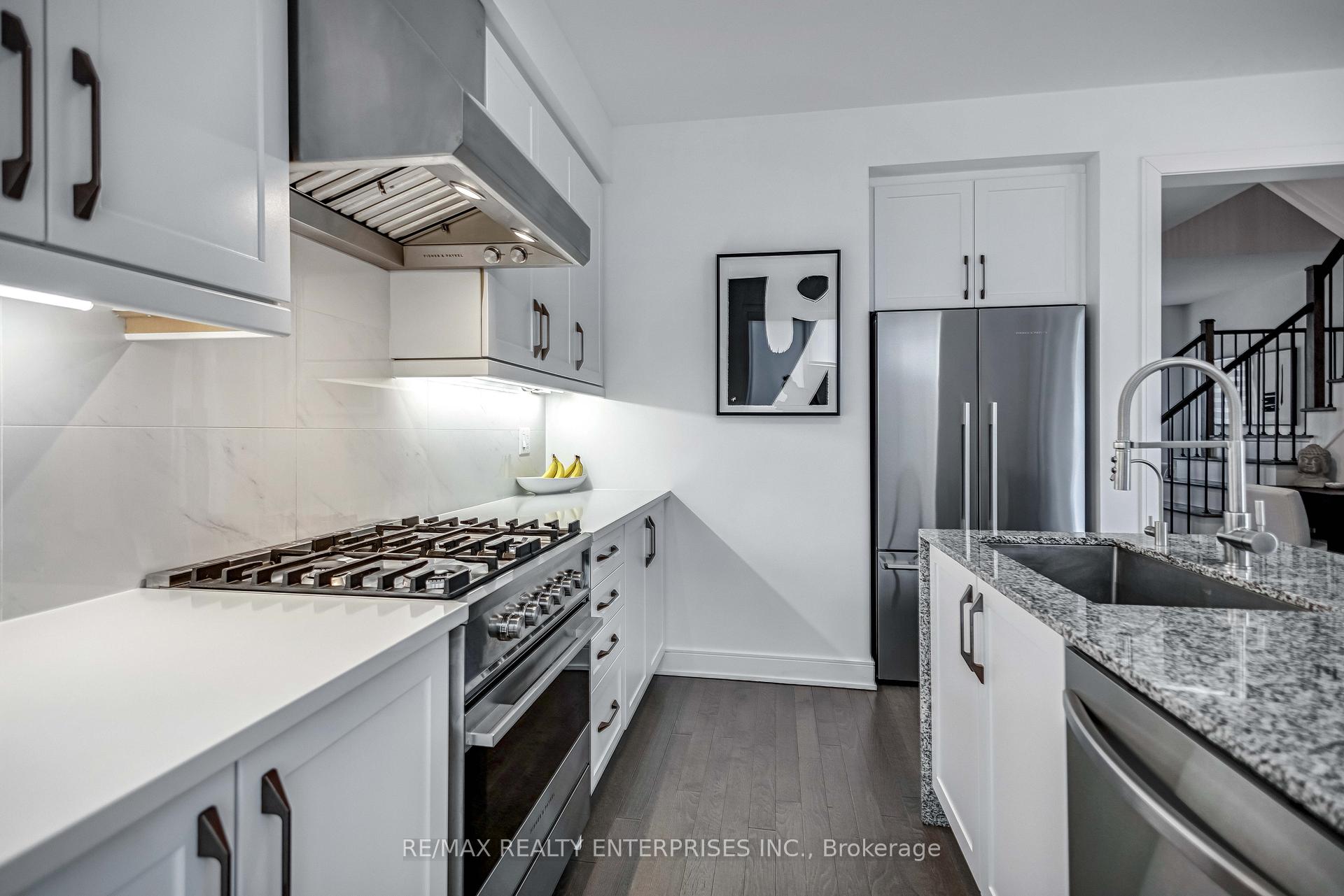 2497 Littlefield Crescent Oakville Ontario Canada Sale residential Jennifer Singh InCom Brokerage Example