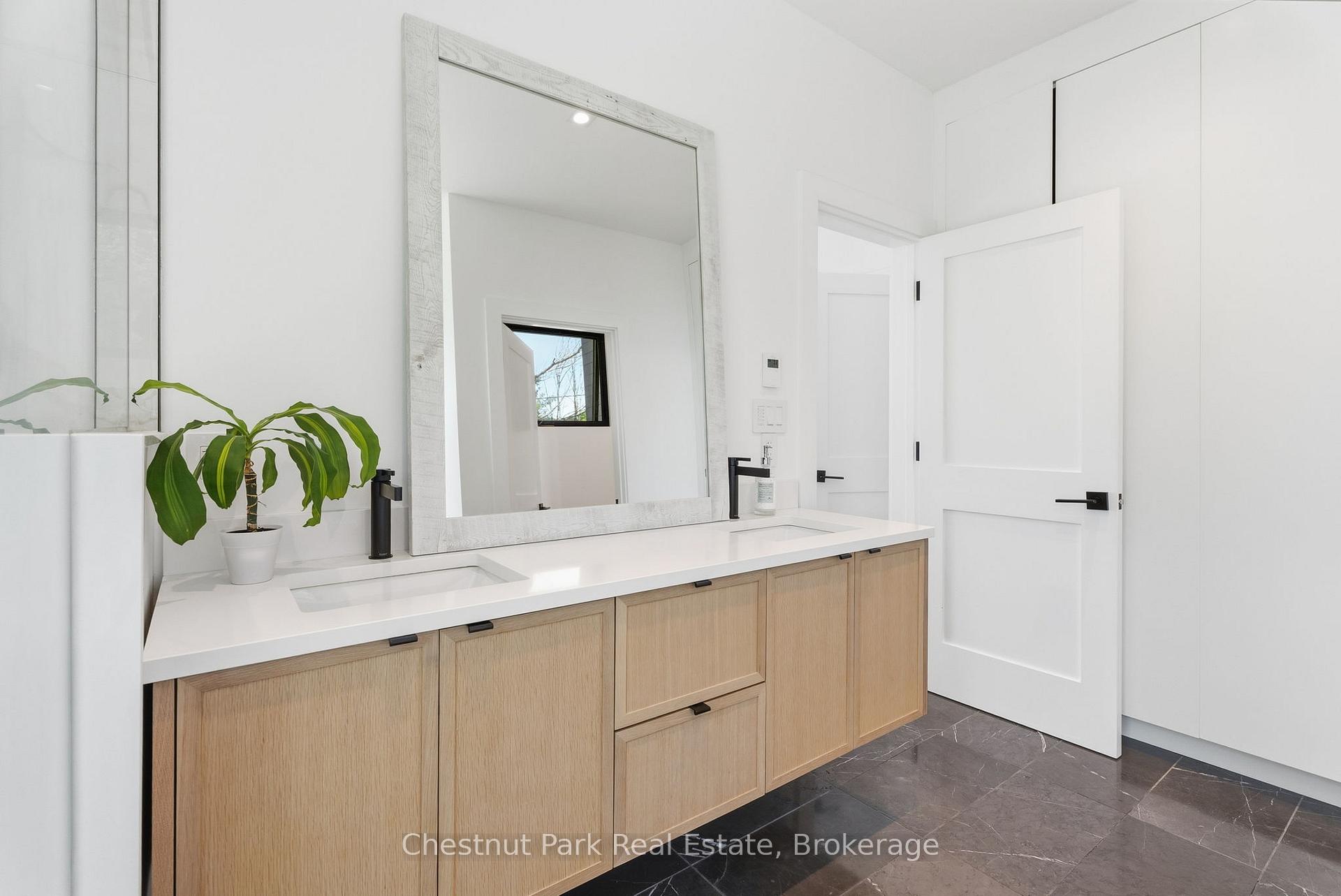 4 Bedroom Single Family Home/House's Image 9