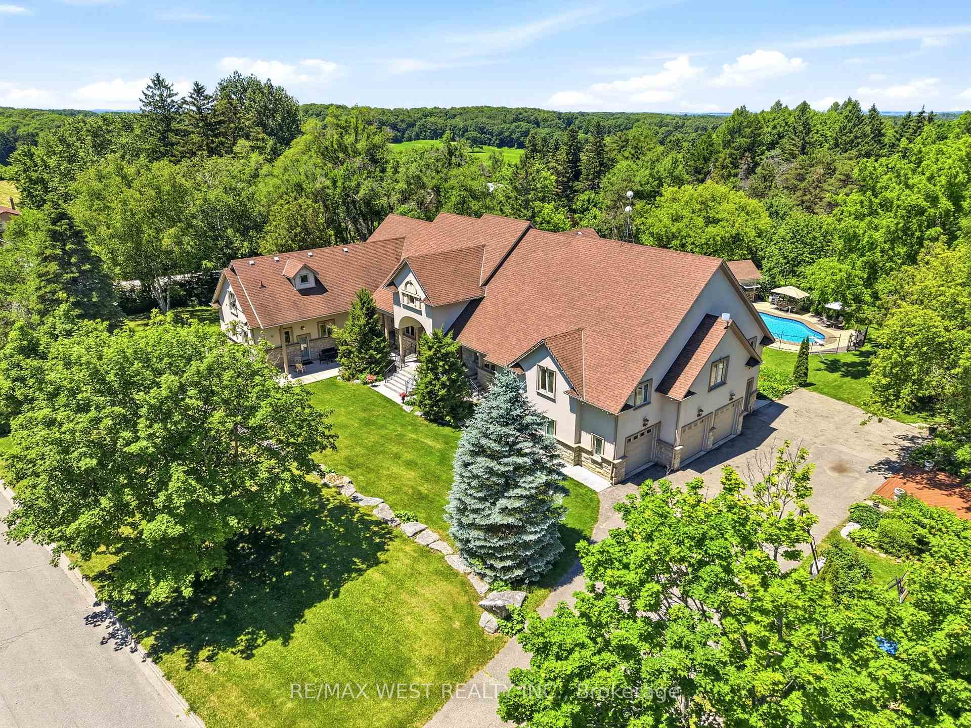 2 Kingswood Drive King Ontario Canada Sale residential Linda Hummel Right at Home Realty, Brokerage*