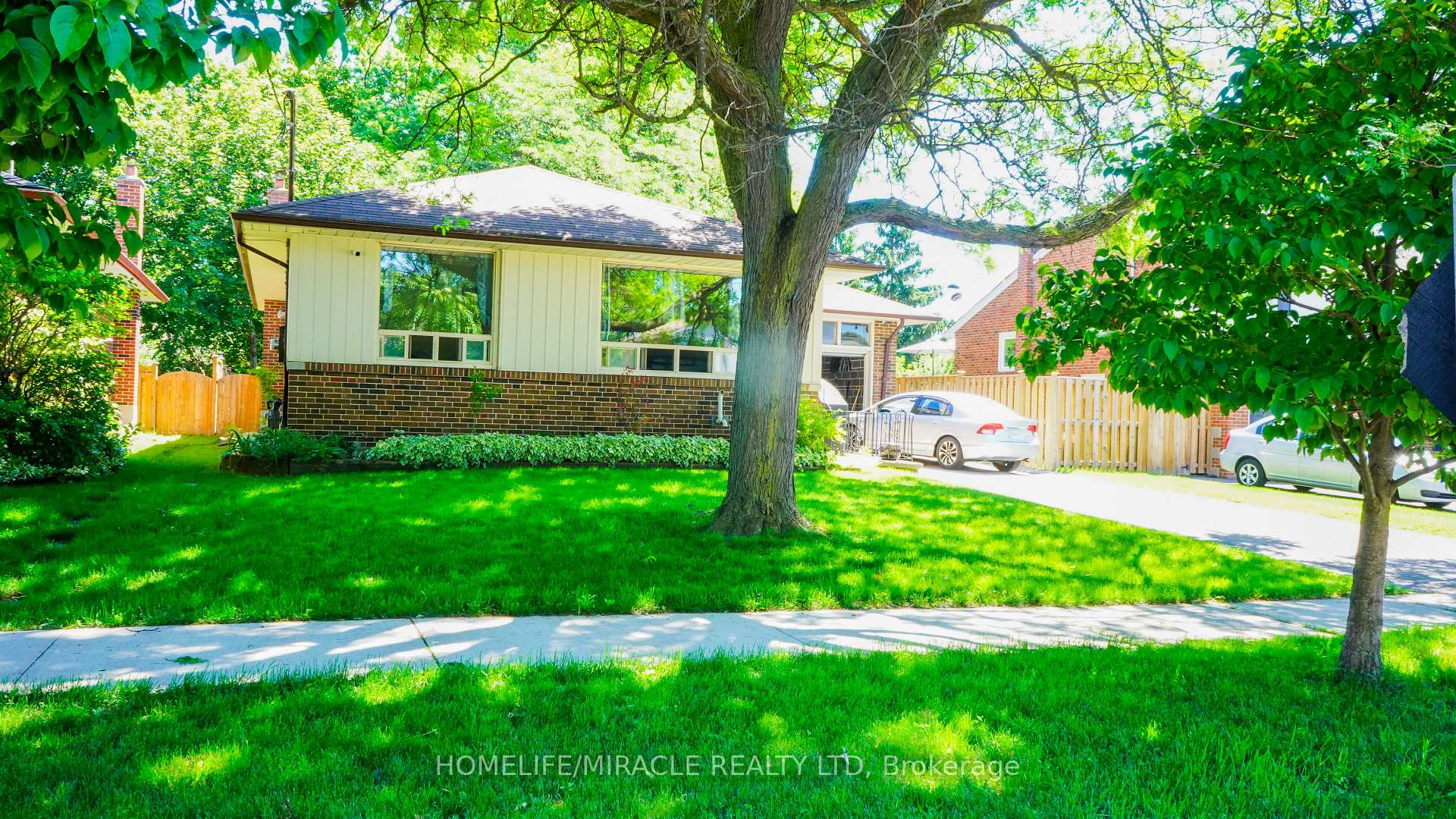 19 Amberwood Road Toronto Ontario Canada Sale residential Ruby Malik HomeLife/Miracle Realty Ltd., Brokerage*