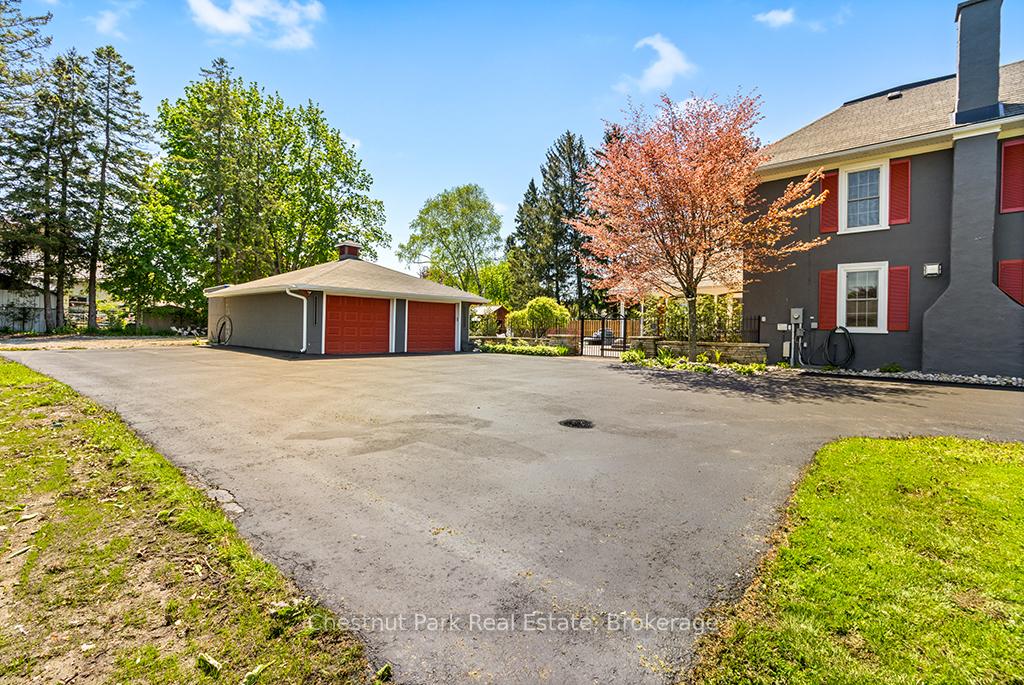 4 Bedroom Single Family Home/House's Image 39