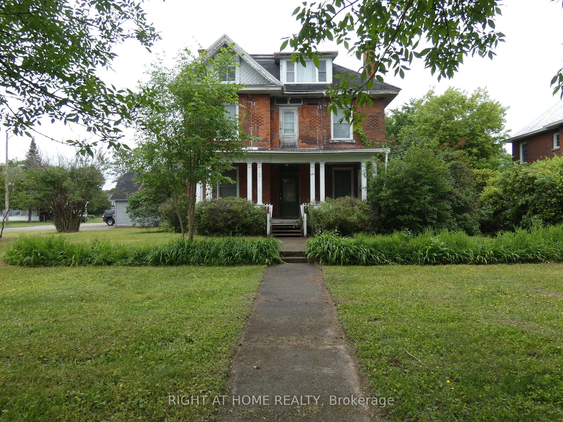 142 Holditch Street West Nipissing Ontario Canada Sale residential Aria Shahi Right at Home Realty, Brokerage*