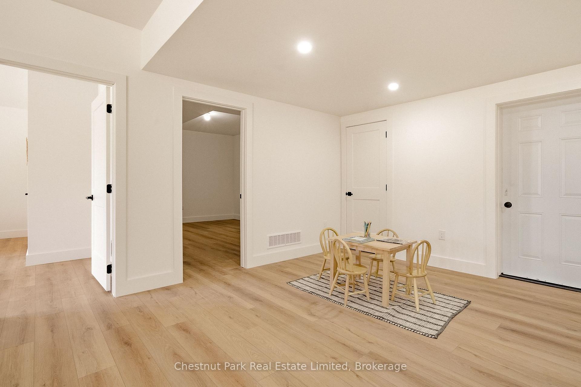 6 Bedroom Single Family Home/House's Image 41