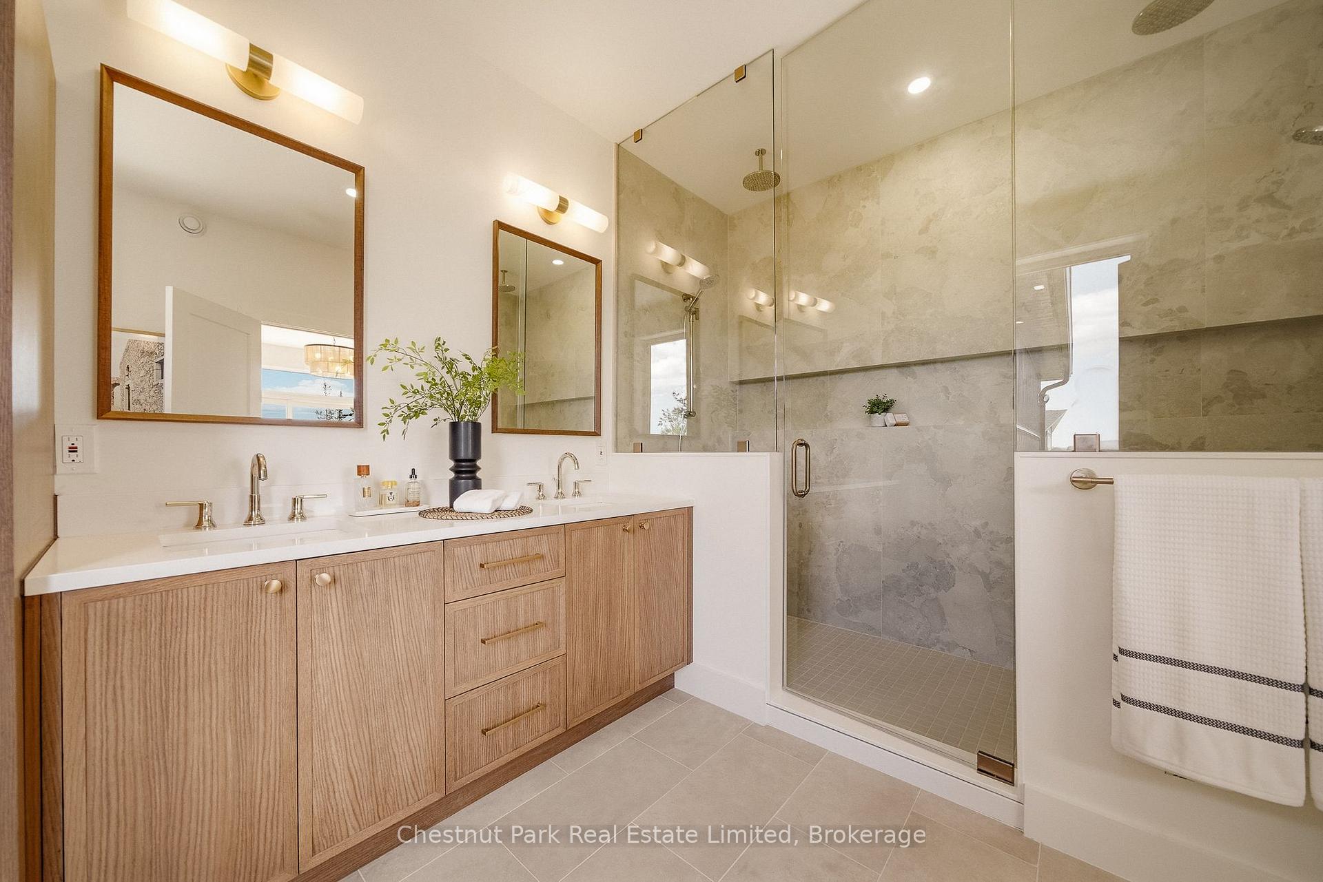 6 Bedroom Single Family Home/House's Image 22