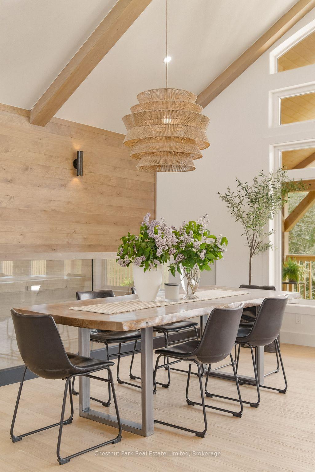 6 Bedroom Single Family Home/House's Image 19