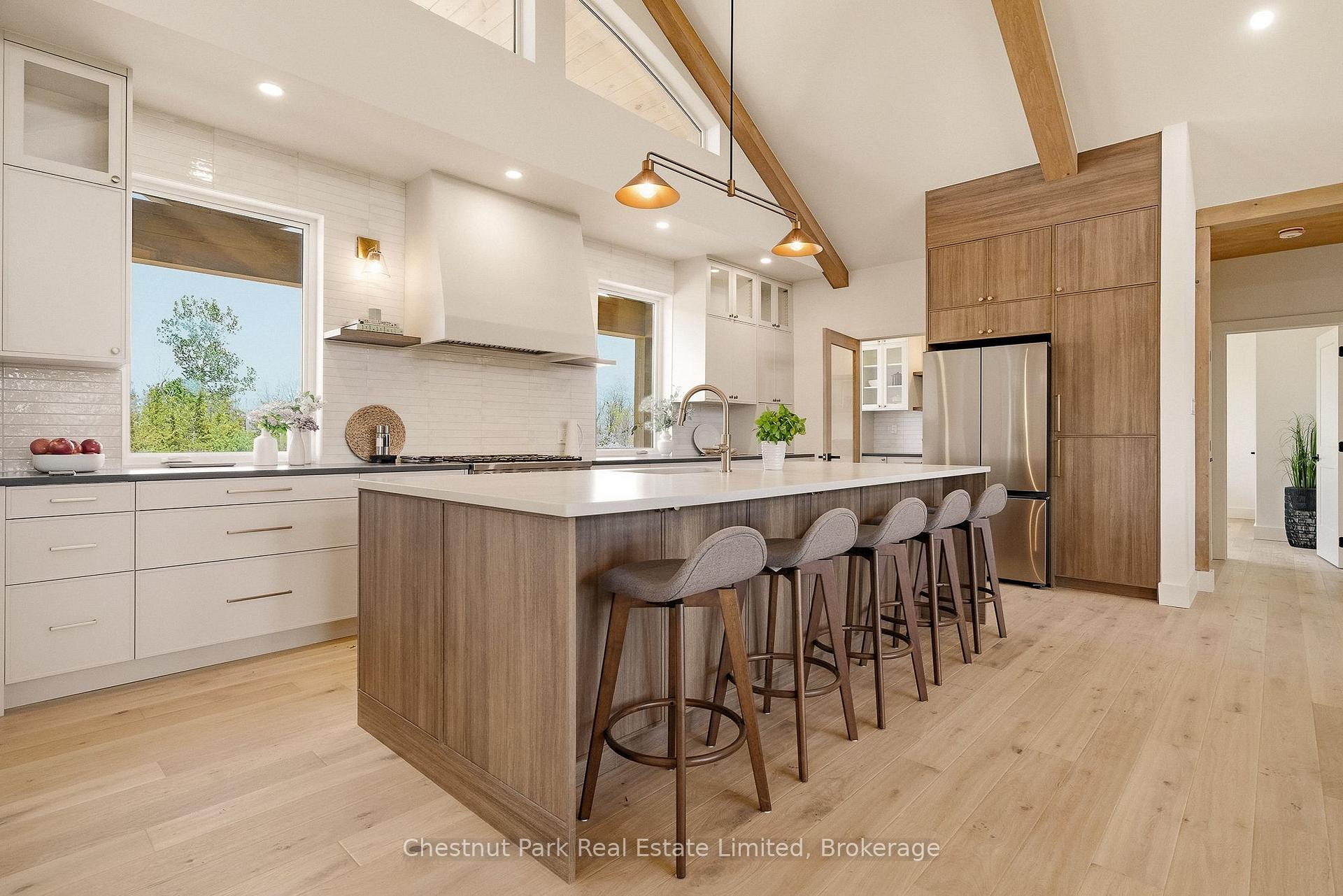 6 Bedroom Single Family Home/House's Image 12