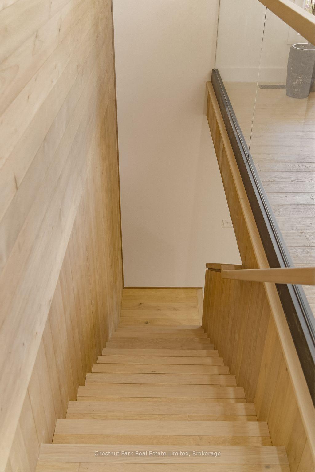 6 Bedroom Single Family Home/House's Image 30