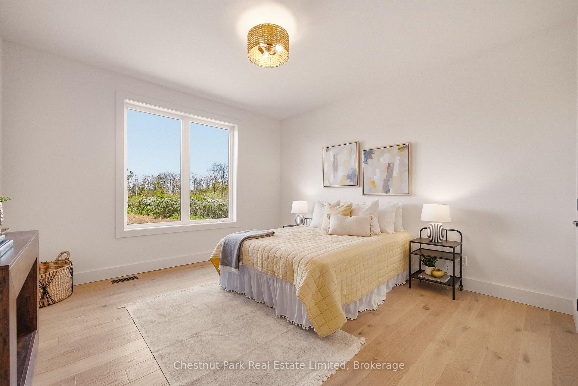 6 Bedroom Single Family Home/House's Image 25
