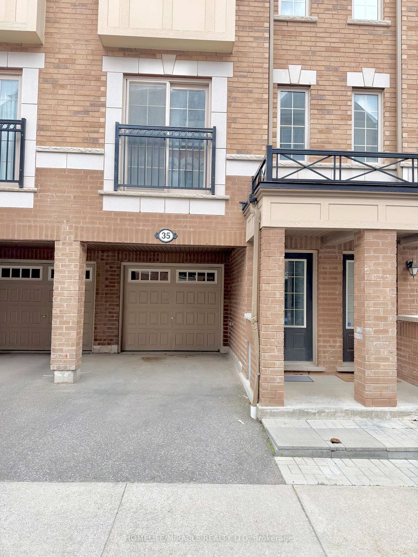 265 - 35 Glenstal Path Oshawa Ontario Canada Sale residential Dhaval Shah HomeLife/Miracle Realty Ltd., Brokerage *