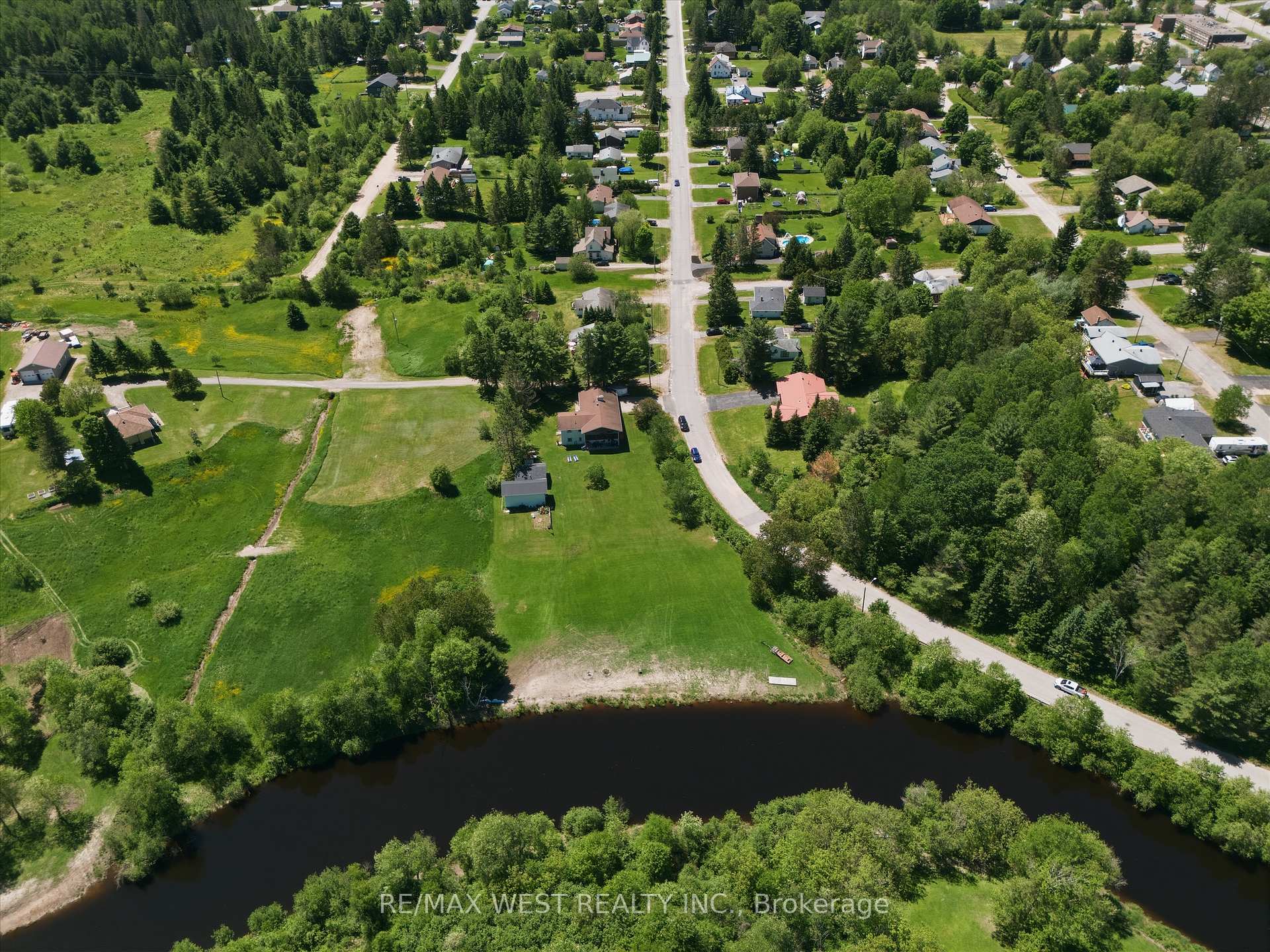 236 Queen Street Burk'S Falls Ontario Canada Sale residential Nancy Vandeburgt REALTY EXECUTIVES PLUS LTD