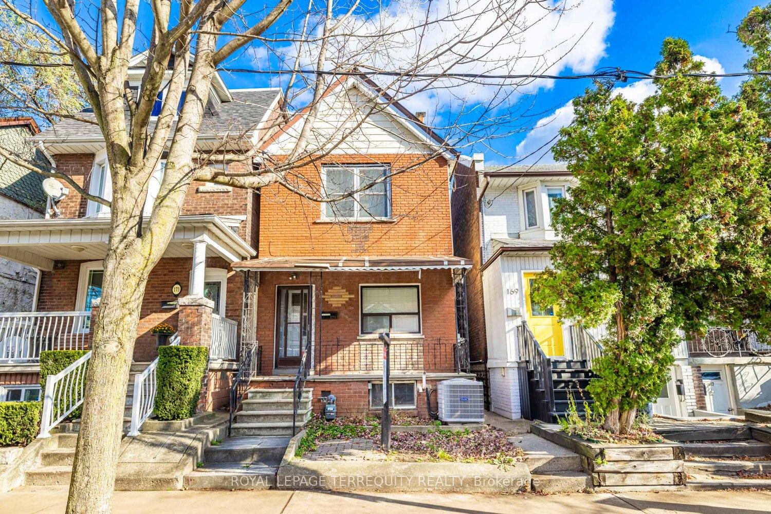 Top Floor - 171 Christie Street Toronto Ontario Canada Rent residential   ROYAL LEPAGE TERREQUITY REALTY 