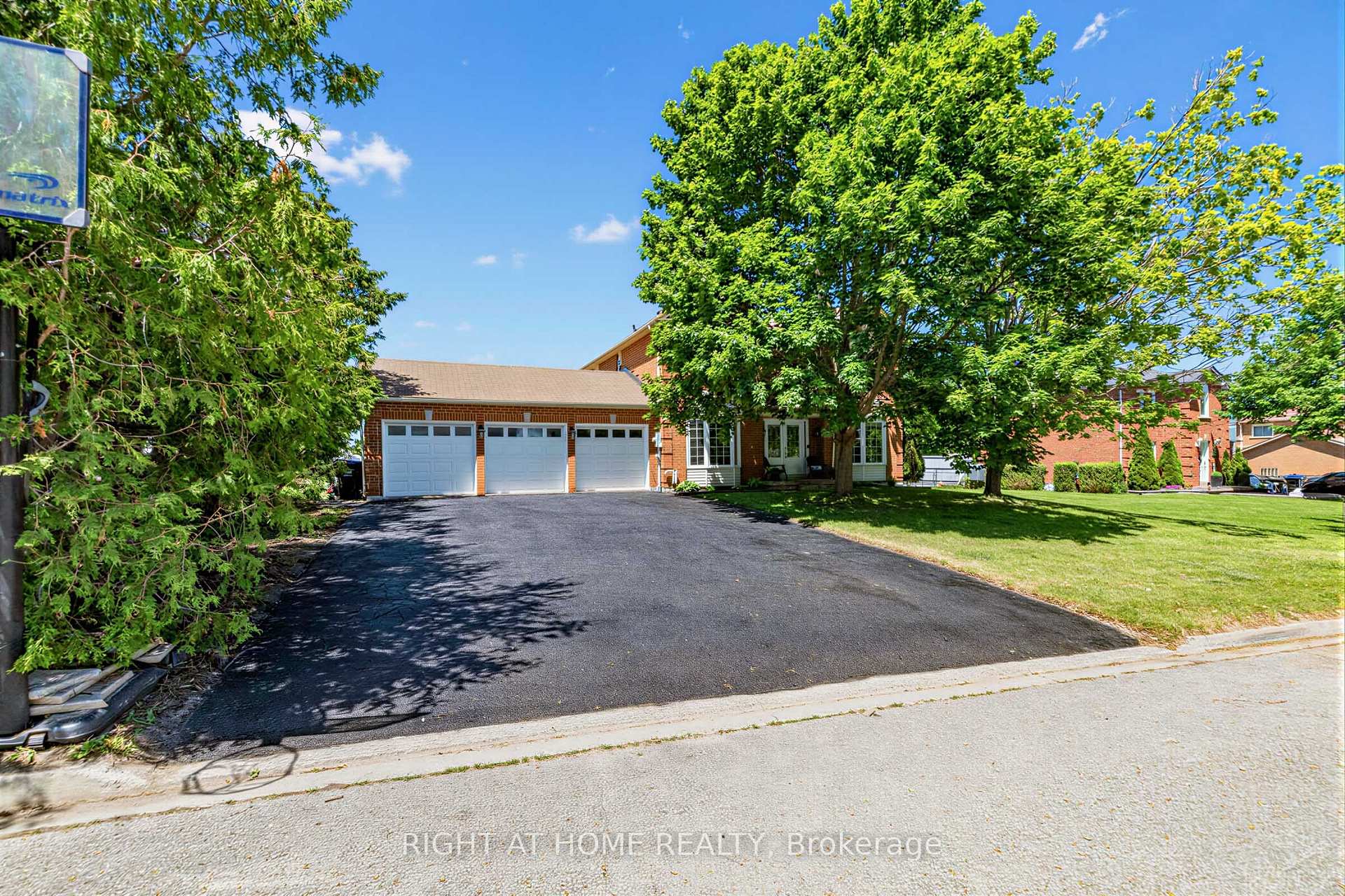2114 Hughes Drive Innisfil Ontario Canada Sale residential Sharon Steinman Right at Home Realty, Brokerage*