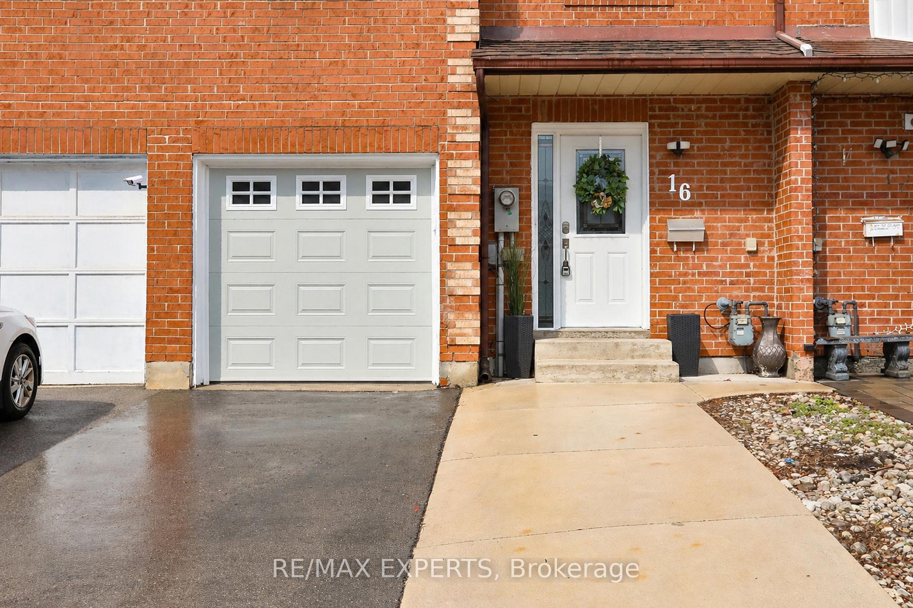 16 Hetherington Place Brampton Ontario Canada Sale residential NIHAD HAZBOUN Re/Max Experts, Brokerage*