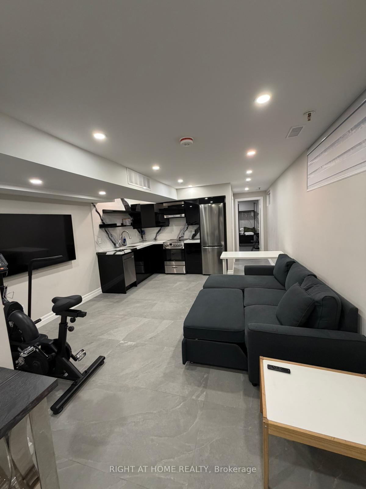 Lower - 18 Wroxeter Avenue Toronto Ontario Canada Rent residential   Bruce Murray - Real Estate Homeward, Brokerage