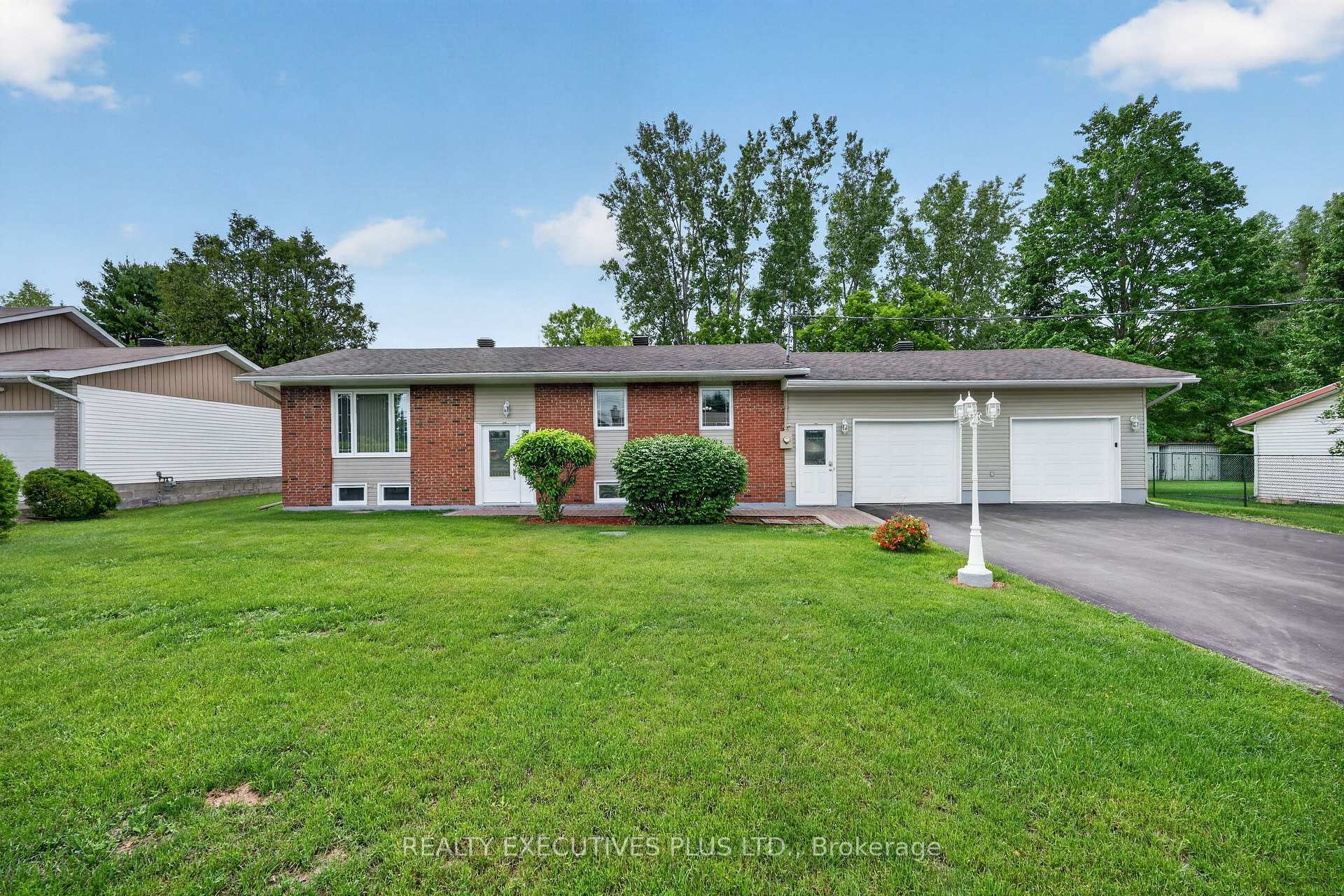 10 Potvin Street Clarence-Rockland Ontario Canada Sale residential   Realty Executives Plus Ltd. Brokerage*