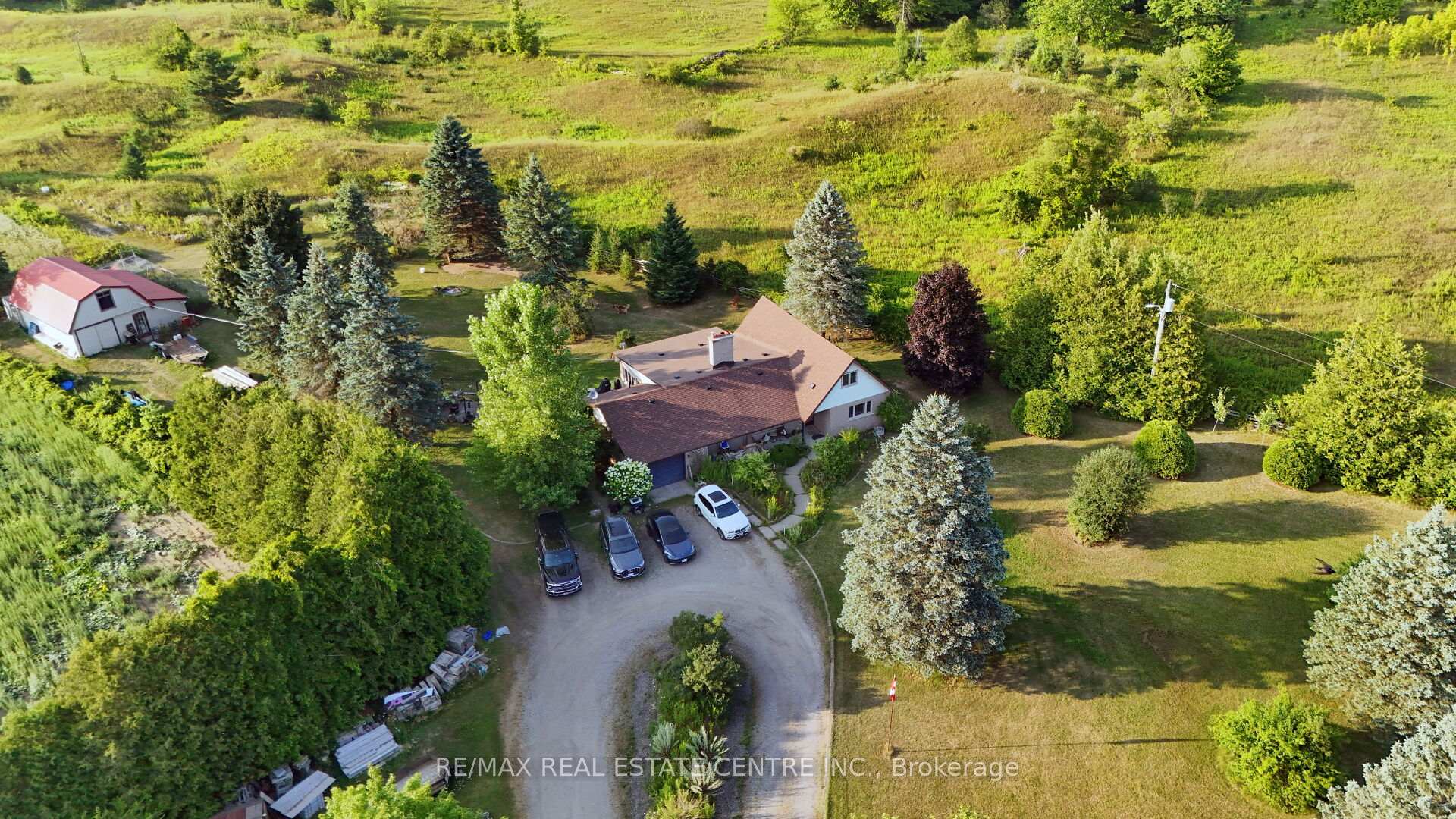 8438 HWY 7 Guelph/Eramosa Ontario Canada Sale residential Vik Mehmi RE/MAX Real Estate Centre Inc., Brokerage *