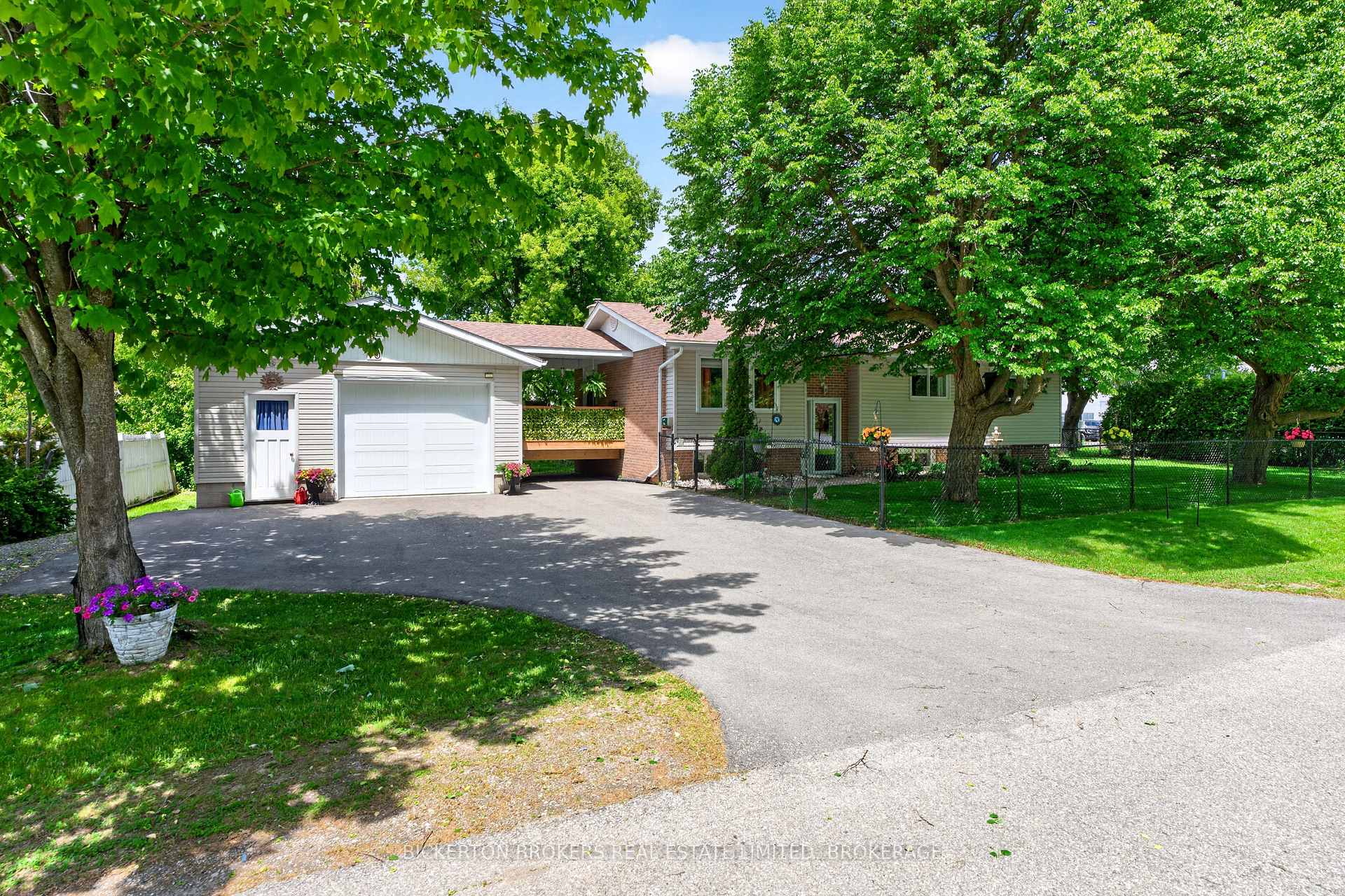 90 Ann Street Gananoque Ontario Canada Sale residential   Bickerton Brokers Limited, Brokerage *