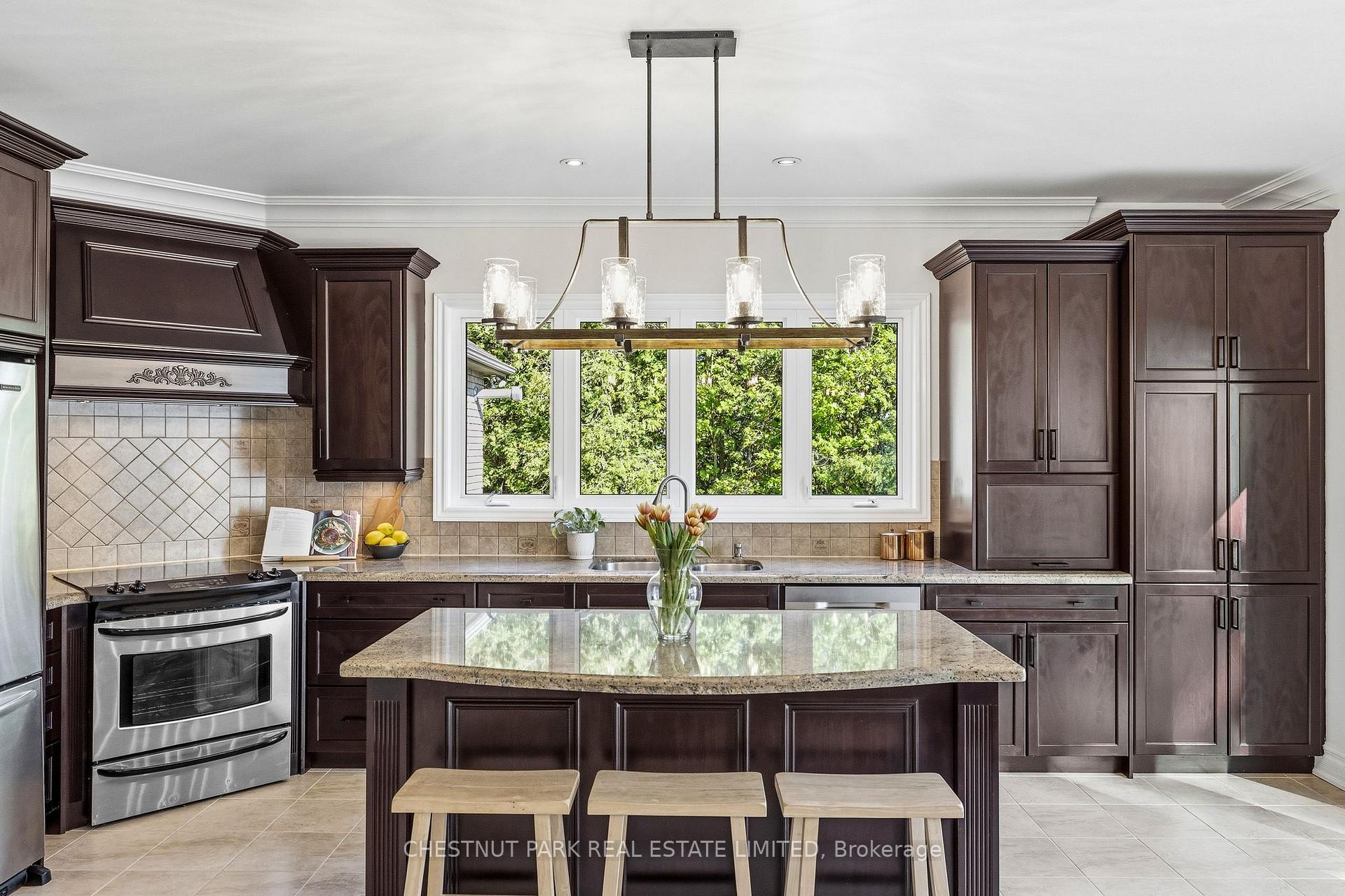 5 Bedroom Single Family Home/House's Image 14