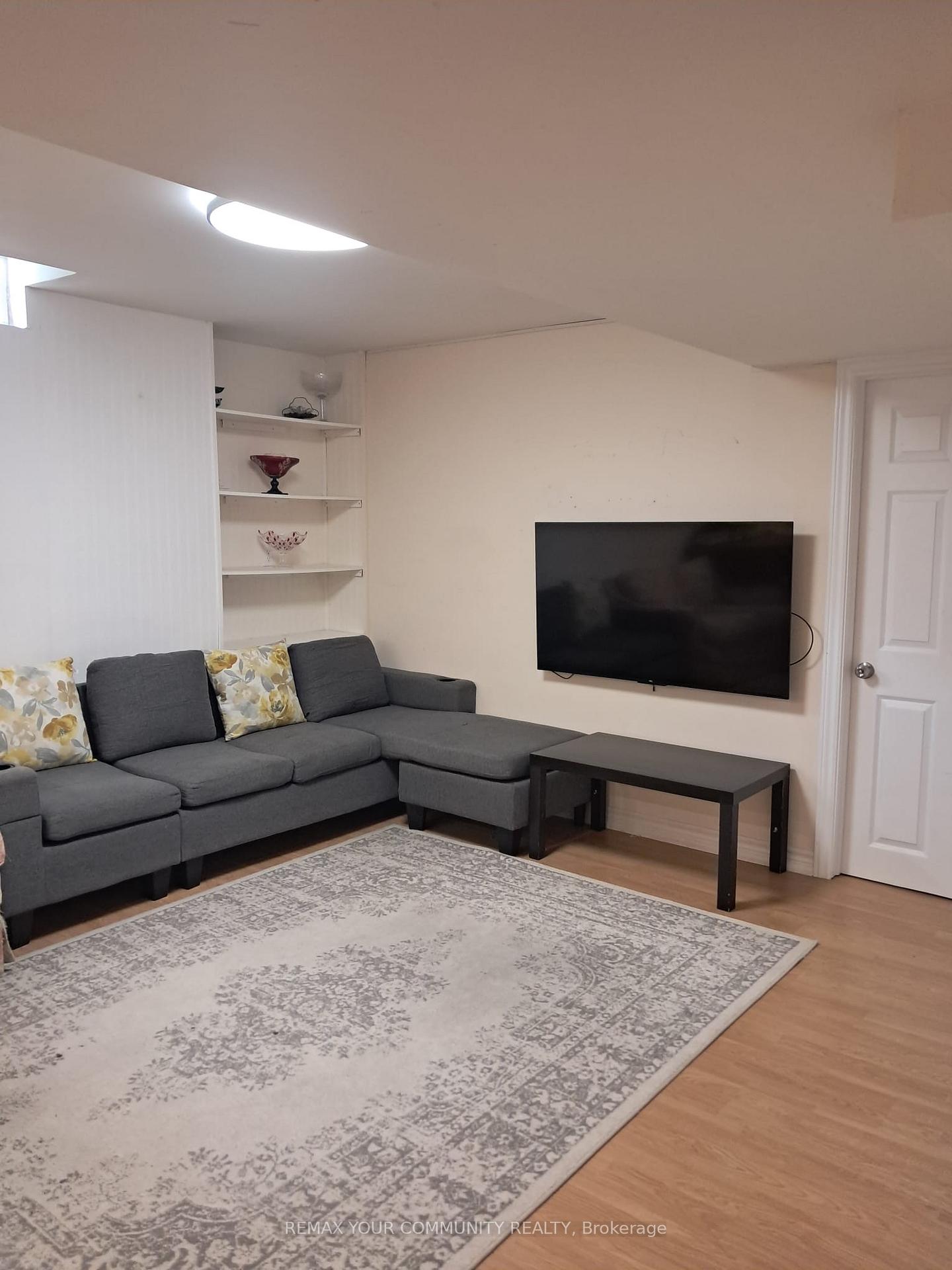17 Waldron Crescent Richmond Hill Ontario Canada Rent residential Mike Arya Re/Max Your Community Realty, Brokerage *
