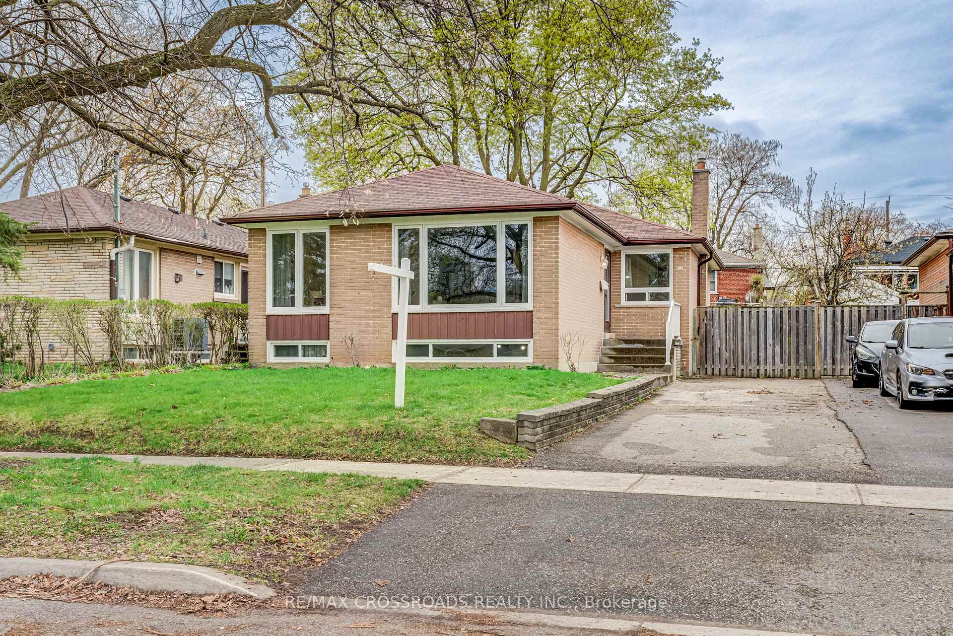 30 Murmouth Road Toronto Ontario Canada Sale residential Mark Williams RE/MAX CROSSROADS REALTY INC., Brokerage