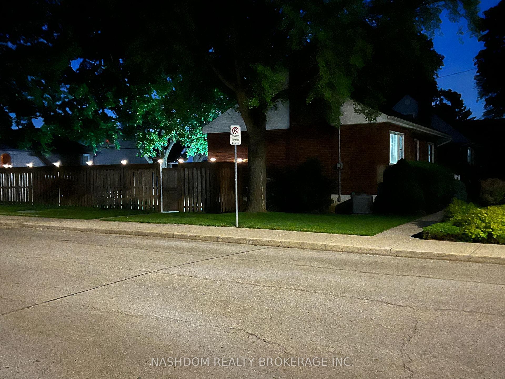1 Bryant Court Hamilton Ontario Canada Sale residential Maggie Abril Nashdom Realty Brokerage Inc. 