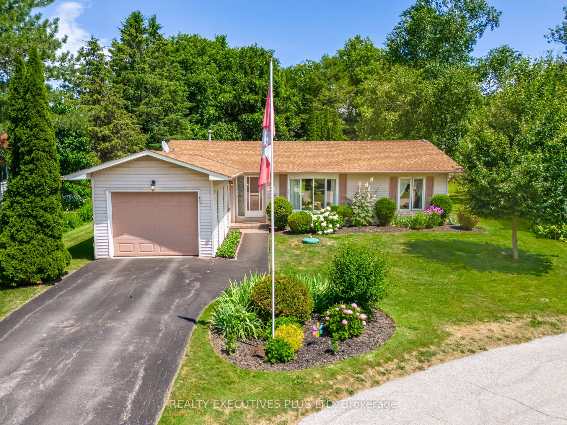 3 Pineview Court New Tecumseth Ontario Canada Sale residential Hunter Kirkpatrick Realty Executives Plus Ltd., Brokerage*