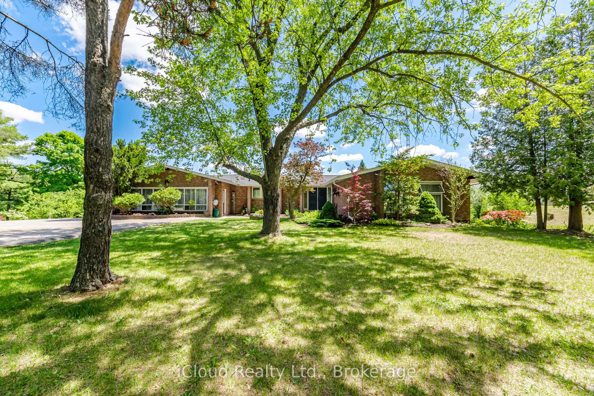 1939 County Road 50 Adjala-Tosorontio Ontario Canada Sale residential Stan Machniewicz iCloud Realty Ltd. 