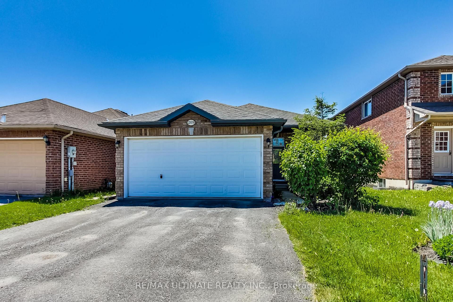 Main - 209 Dunsmore Lane Barrie Ontario Canada Rent residential Paulette Lewis RE/MAX Ultimate Realty Inc., Brokerage *