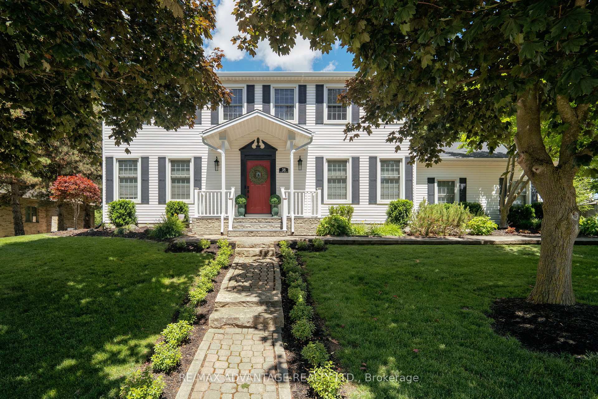 38 Dissing Crescent London North Ontario Canada Sale residential Mike Van Steensel RE/MAX Advantage Realty Ltd., Brokerage*