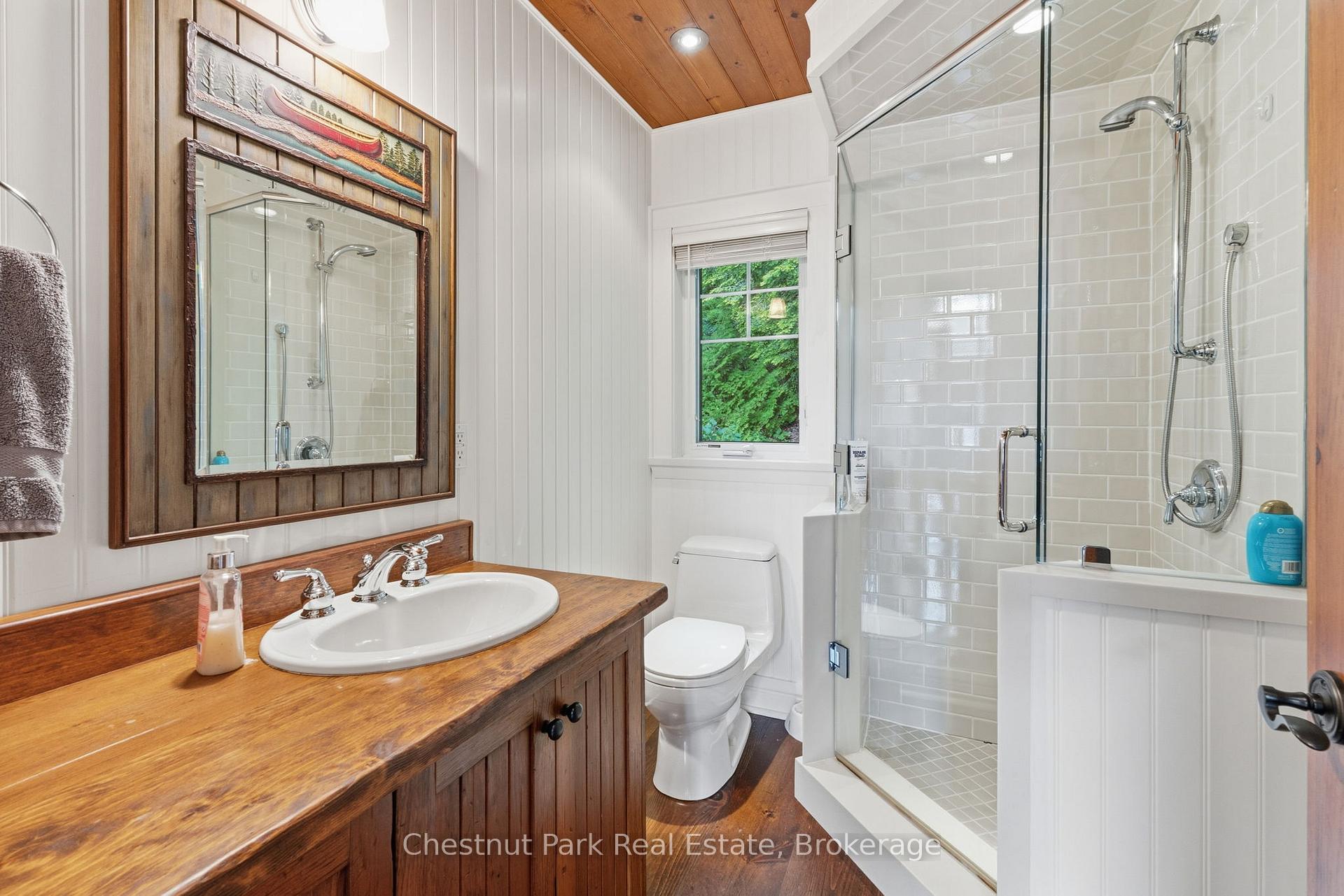 5 Bedroom Single Family Home/House's Image 32
