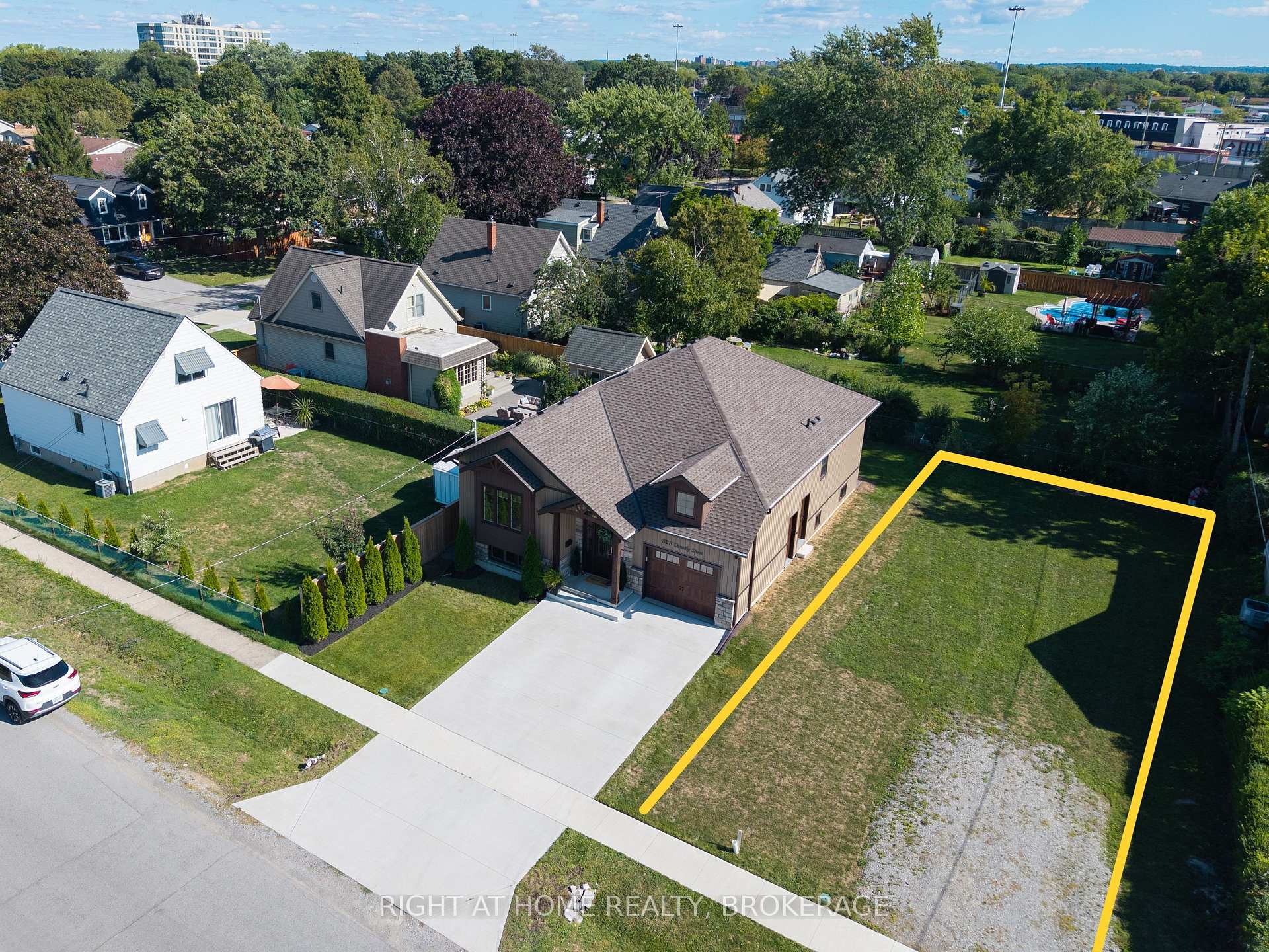 32A Dorothy Street St. Catharines Ontario Canada Sale residential Tom Woods Right at Home Realty, Brokerage*