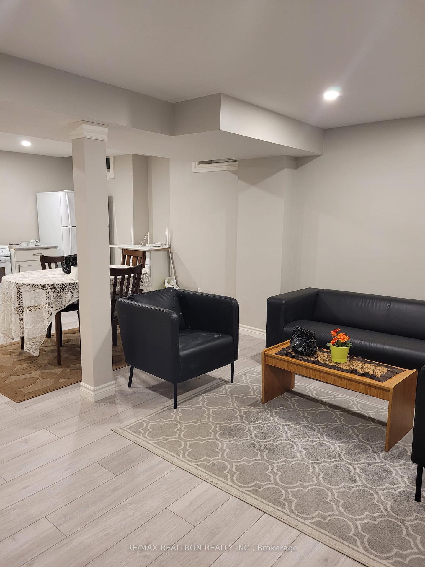 Bsmt B - 7 Billingham Heights Aurora Ontario Canada Rent residential RON COMMODORE RE/MAX Realtron Realty, Inc. Brokerage*
