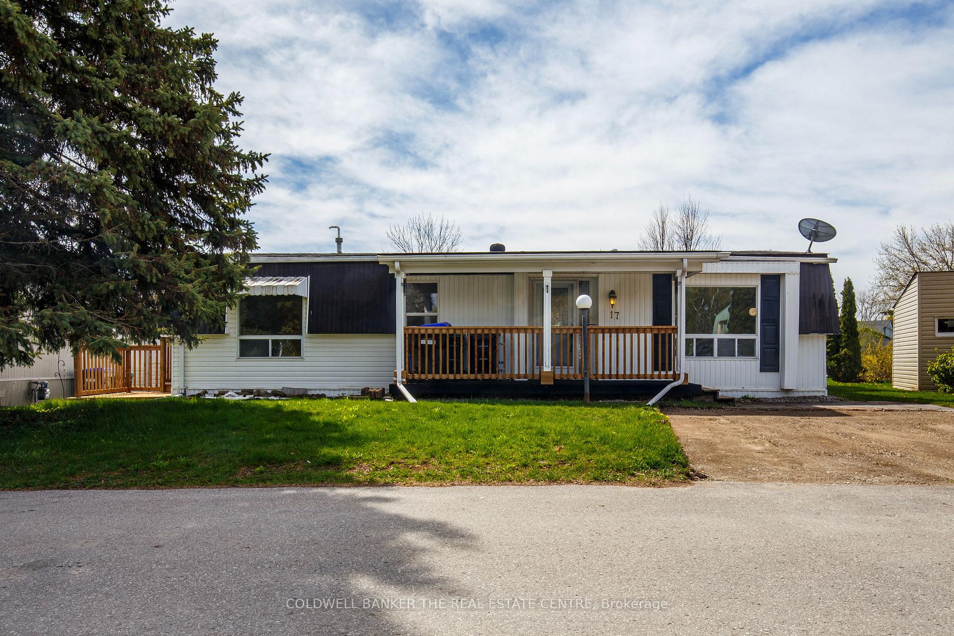 17 Linden Lane Innisfil Ontario Canada Sale residential Natalie Cerullo Coldwell Banker The Real Estate Centre, Brokerage*