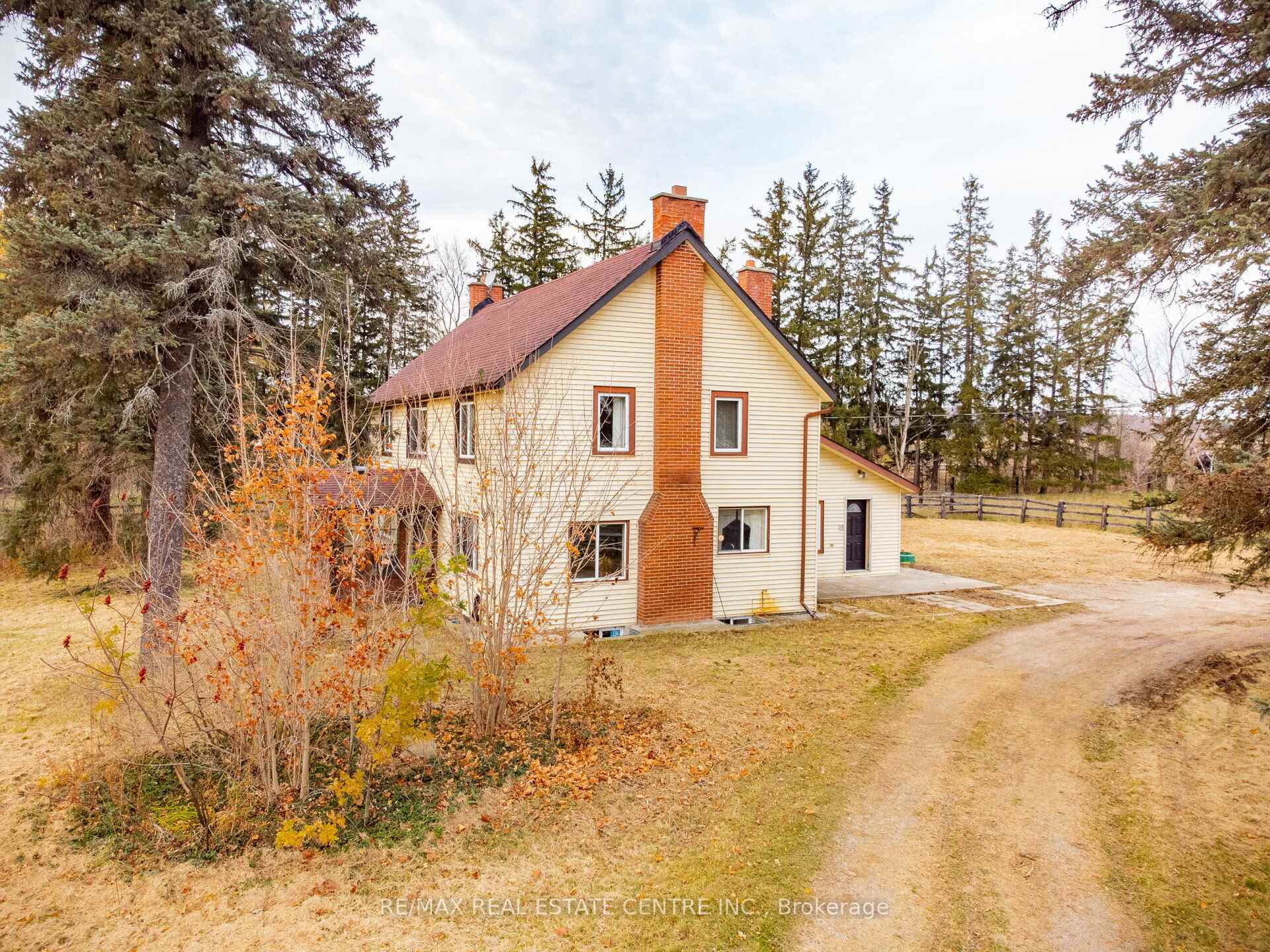 8681 Canyon Road Milton Ontario Canada Sale residential Vik Mehmi RE/MAX Real Estate Centre Inc., Brokerage *