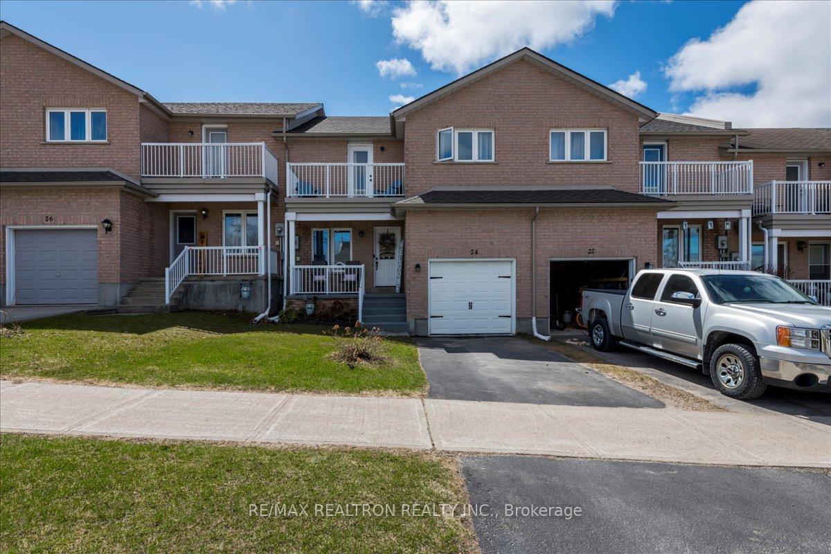 24 Owen Street Penetanguishene Ontario Canada Sale residential Maria Mitchell RE/MAX Realtron Realty, Inc. Brokerage*