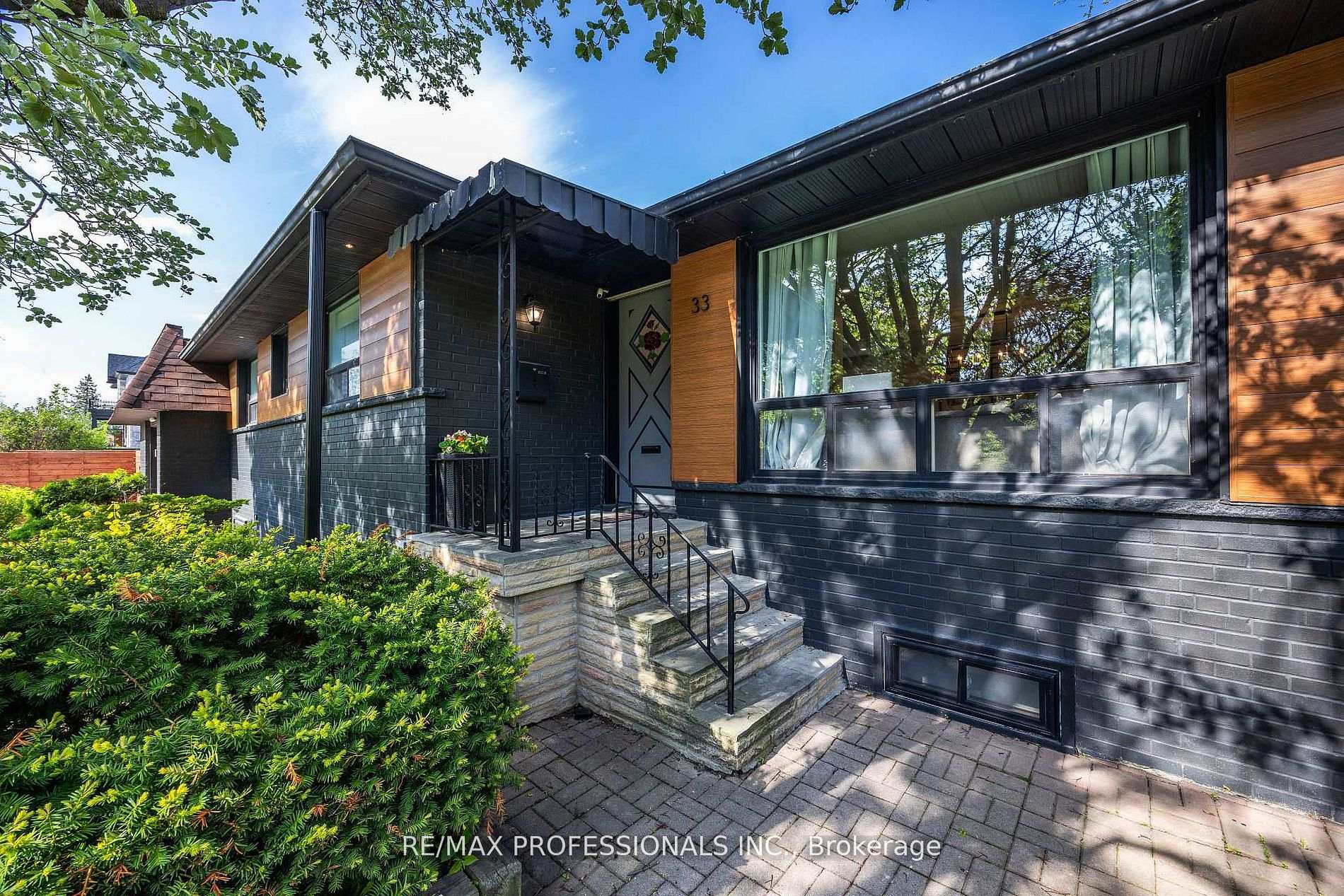 33 Brampton Road Toronto Ontario Canada Sale residential Adele McGovern RE/MAX West Realty Inc., Brokerage *