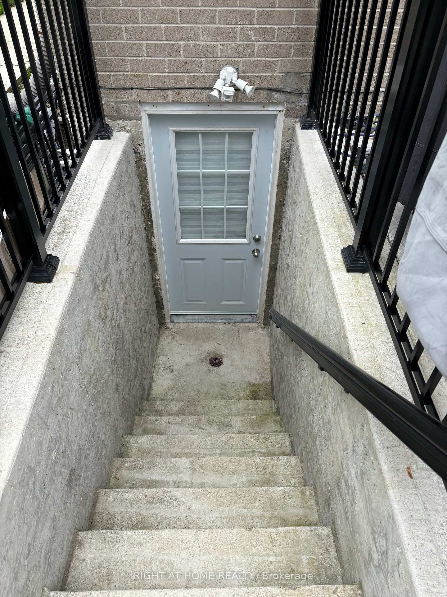 Basement - 17 Hollis Court Brampton Ontario Canada Rent residential Lee Grandchamp Ermir Kape Right at Home Realty, Brokerage*