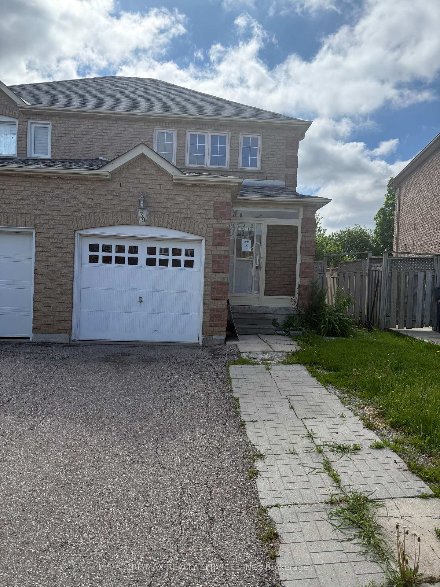 39 Caruso Drive Brampton Ontario Canada Sale residential Surjit & Nishtha Dhanjal RE/MAX Realty Services Inc., Brokerage*