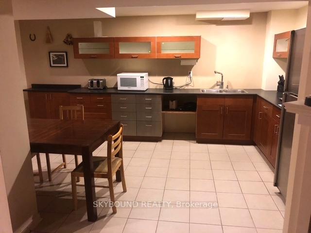Basement Apartm - 4833 Wild Rose Street Mississauga Ontario Canada Rent residential Nene Akintan Right at Home Realty, Brokerage*