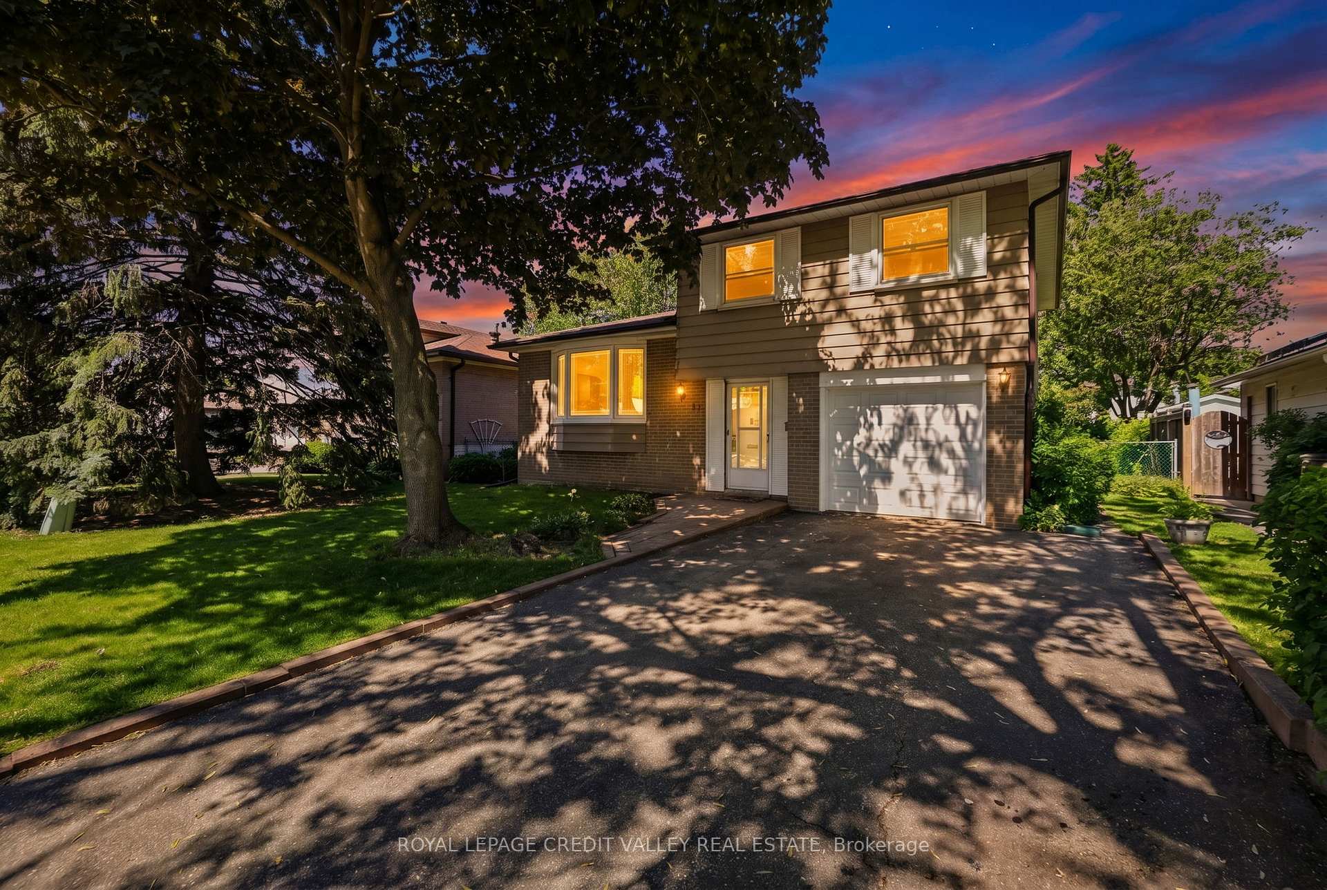 32 Farmington Drive Brampton Ontario Canada Sale residential Manpreet Ahluwalia Royal LePage Credit Valley Real Estate, Brokerage*